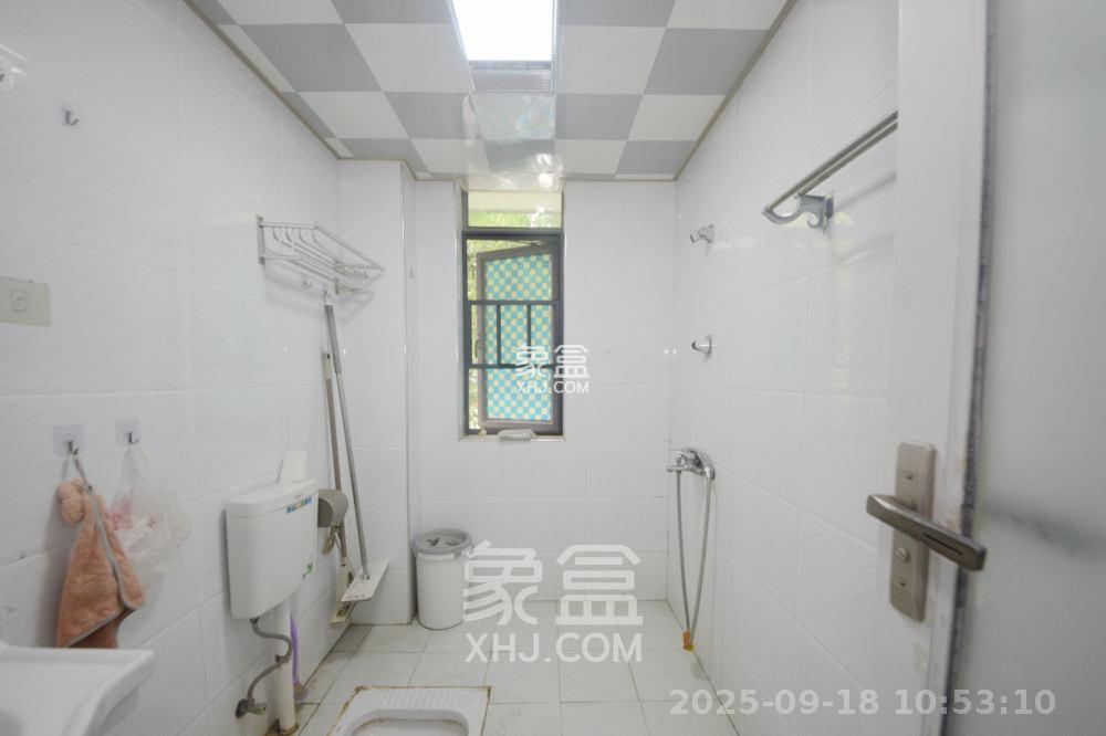 新城新世界一二三期 2室2厅1卫 2100.0元/月 新城新世界一二三期 2室2厅1卫 2100.0元/月室内图