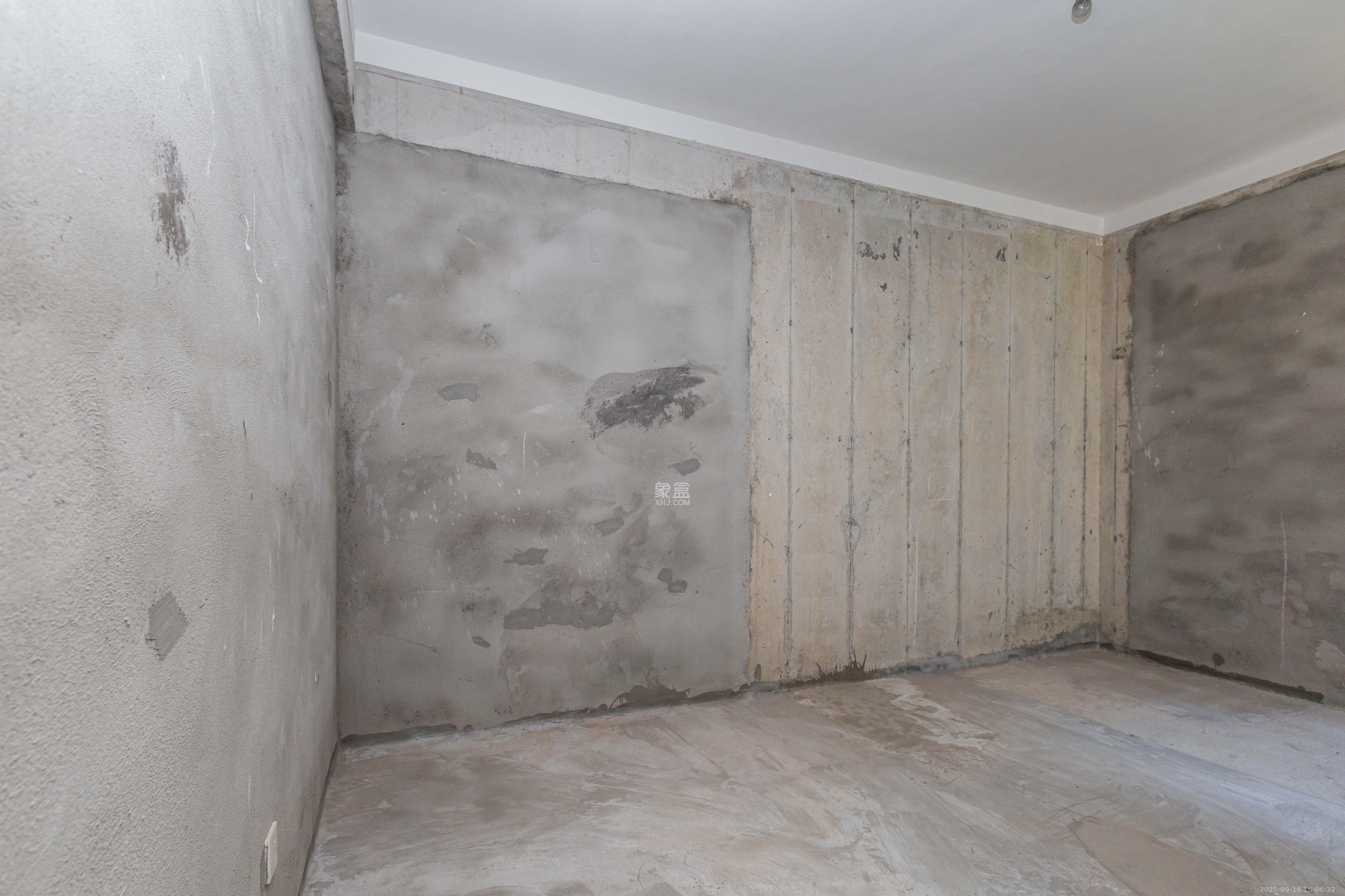 湘域芯城一期 3室2厅2卫 88.0万 湘域芯城一期 3室2厅2卫 88.0万卧室