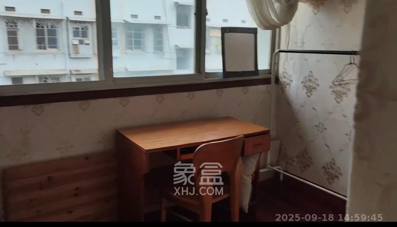 大有商住楼 3室1厅1卫 1300.0元/月 大有商住楼 3室1厅1卫 1300.0元/月室内图