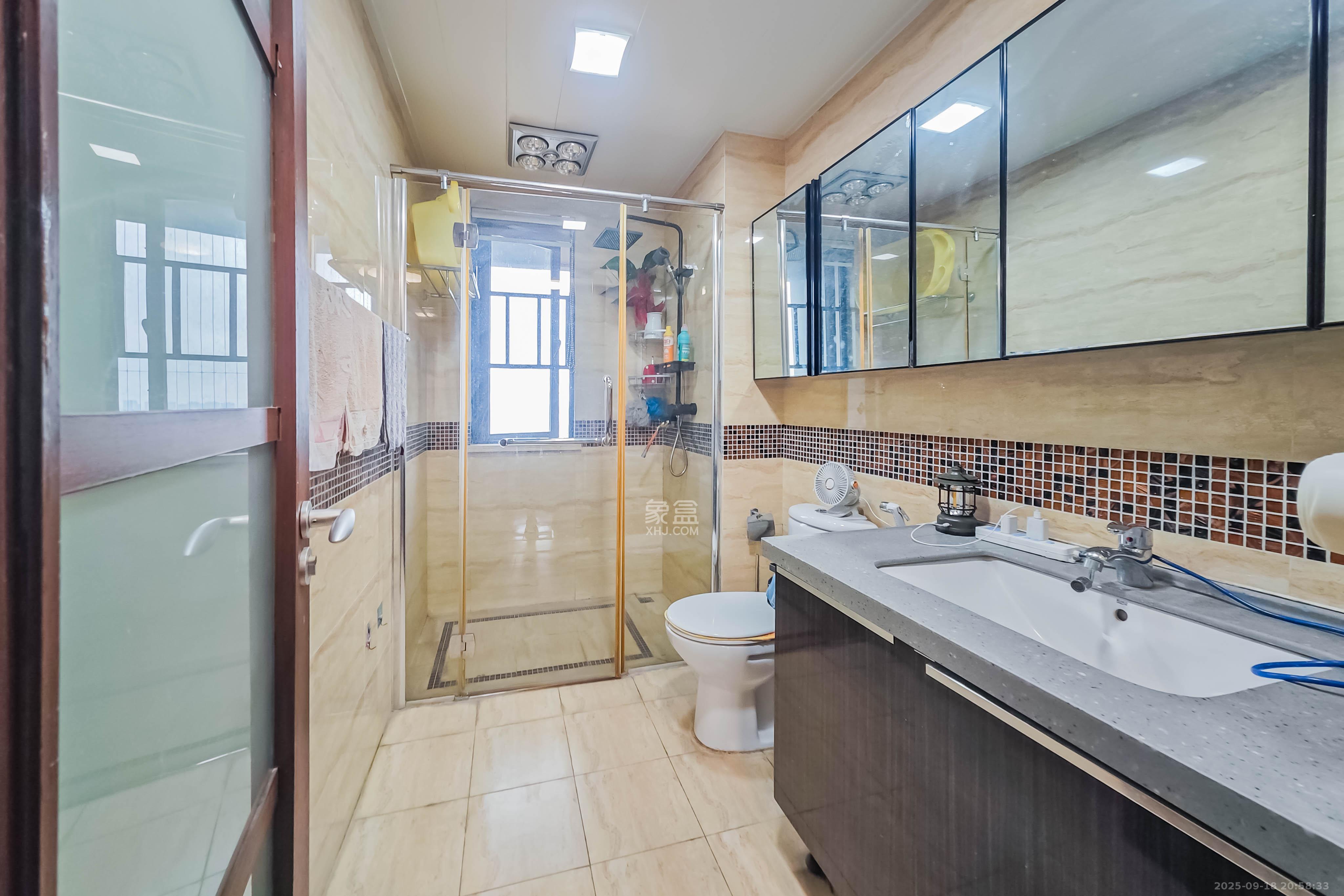 万科金域华府三四期 4室2厅2卫 110.0万 万科金域华府三四期 4室2厅2卫 110.0万卫生间