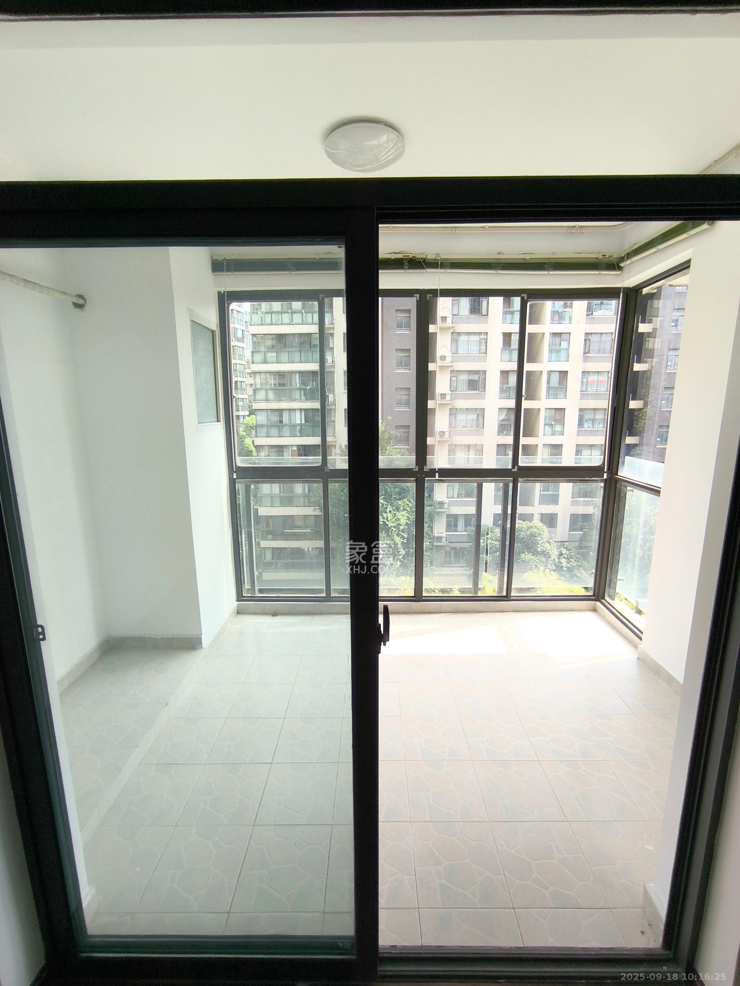 香樟雅郡 3室2厅1卫 2700.0元/月 香樟雅郡 3室2厅1卫 2700.0元/月室内图