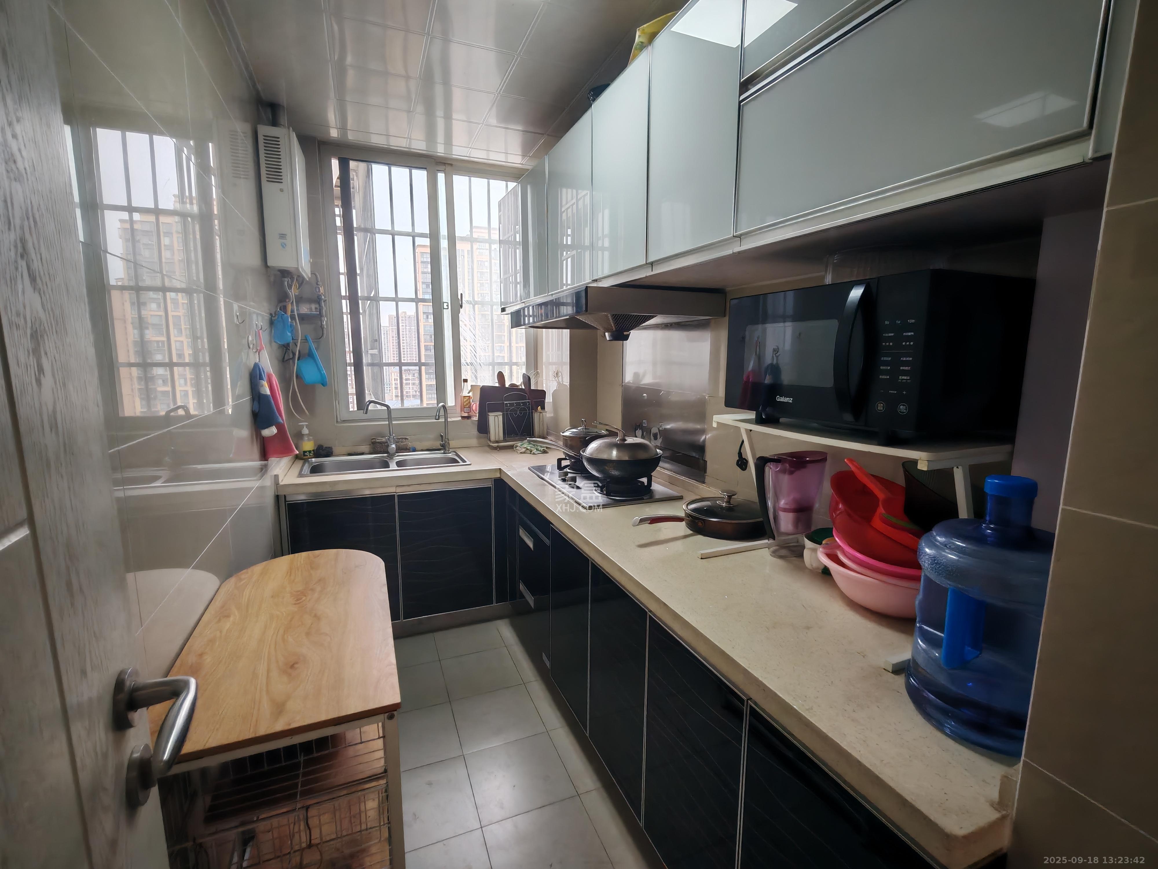 城市山水豪园(山水城市风景) 3室2厅2卫 3000.0元/月 城市山水豪园(山水城市风景) 3室2厅2卫 3000.0元/月室内图