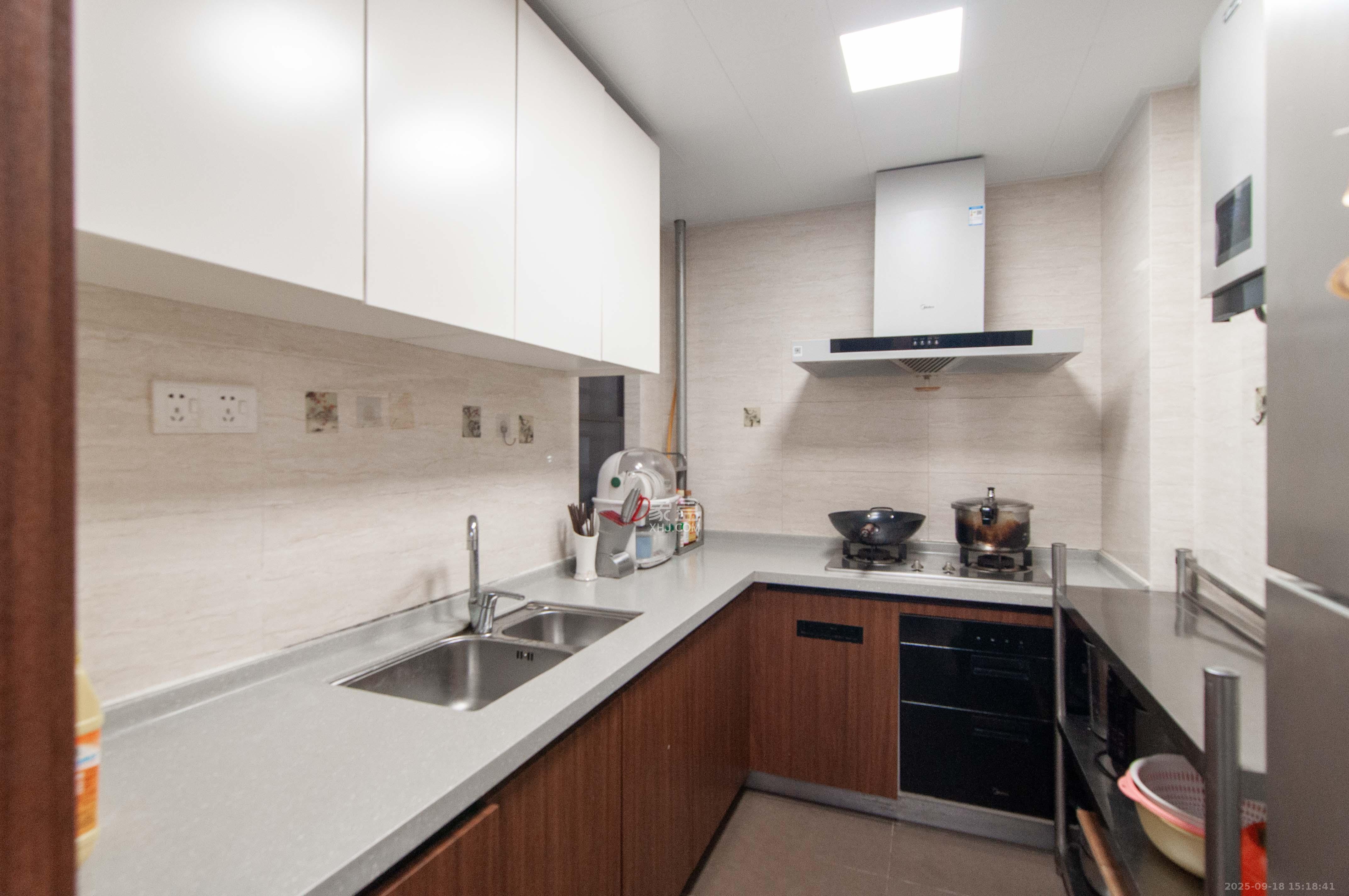 万科里梅溪郡 3室2厅1卫 150.0万 万科里梅溪郡 3室2厅1卫 150.0万厨房