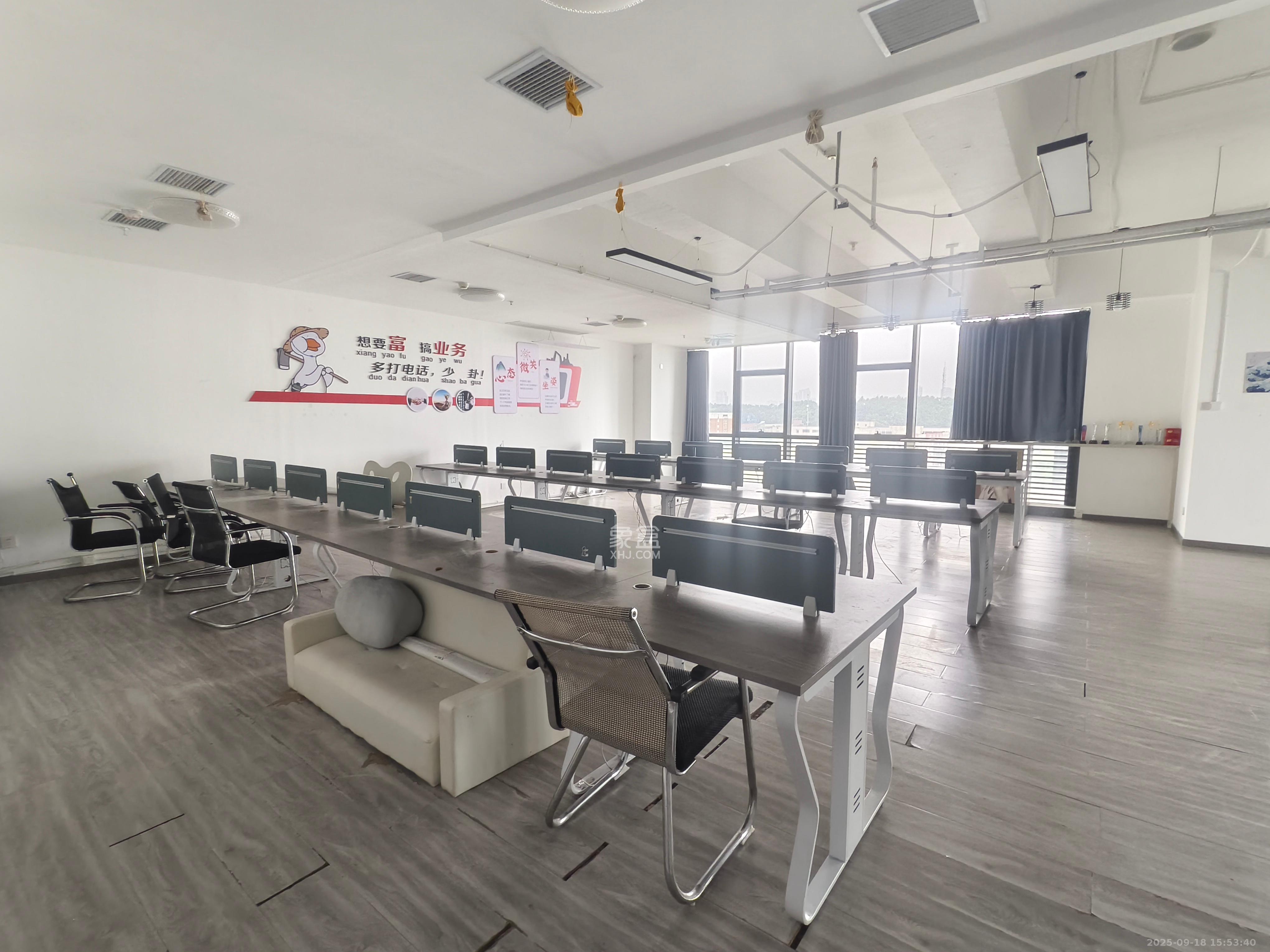 未来漫城   284.11㎡      15800.0元/月室内图