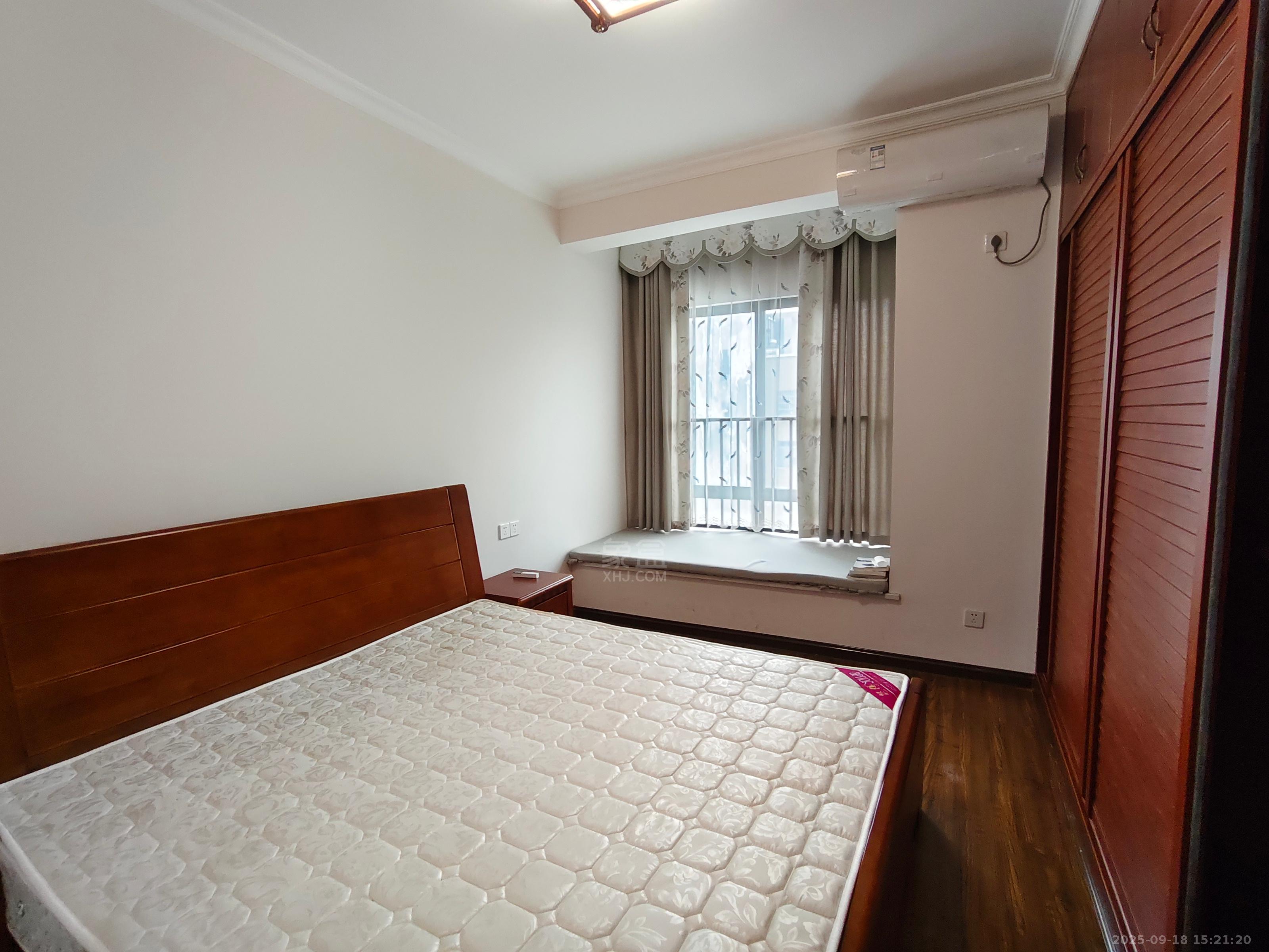 山水文园  3室2厅2卫    2200.0元/月室内图