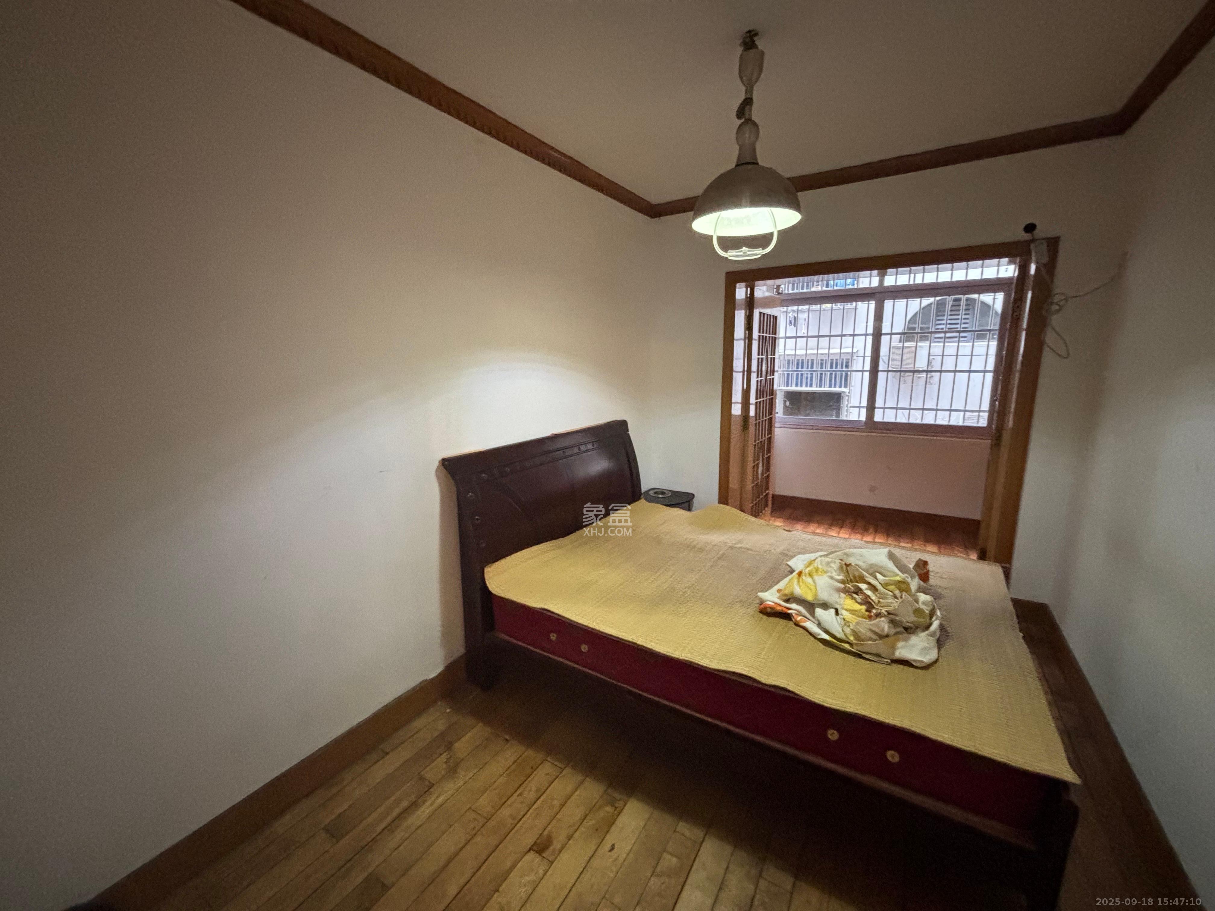 劳动广场消防队宿舍 3室1厅1卫 1700.0元/月 劳动广场消防队宿舍 3室1厅1卫 1700.0元/月室内图