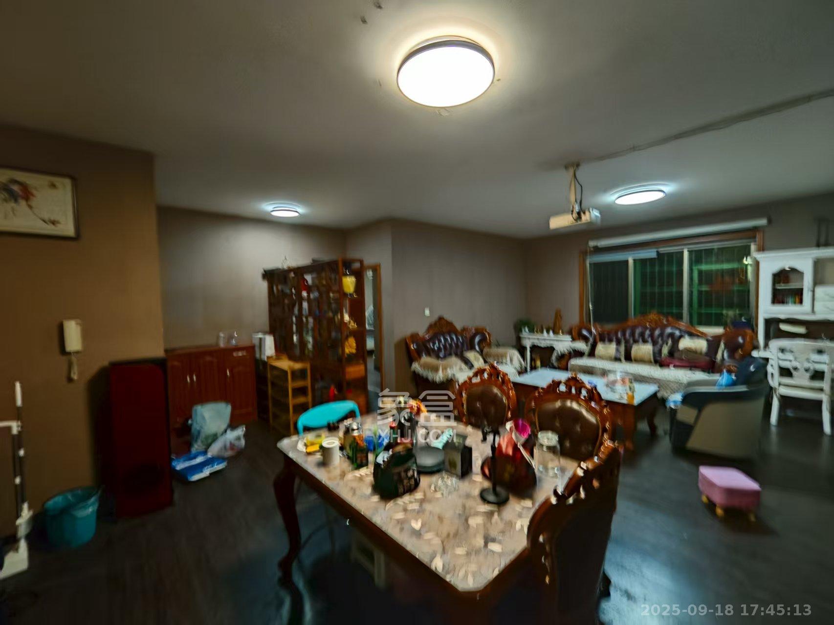 金盛园 3室2厅2卫 1800.0元/月 金盛园 3室2厅2卫 1800.0元/月室内图