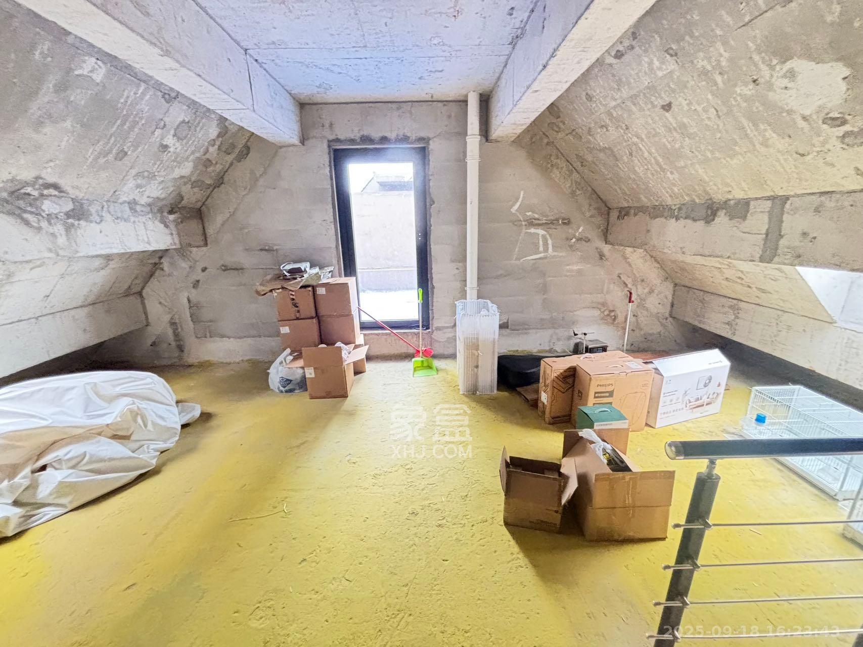 万科魅力之城锋镜里  4室2厅2卫    3200.0元/月室内图