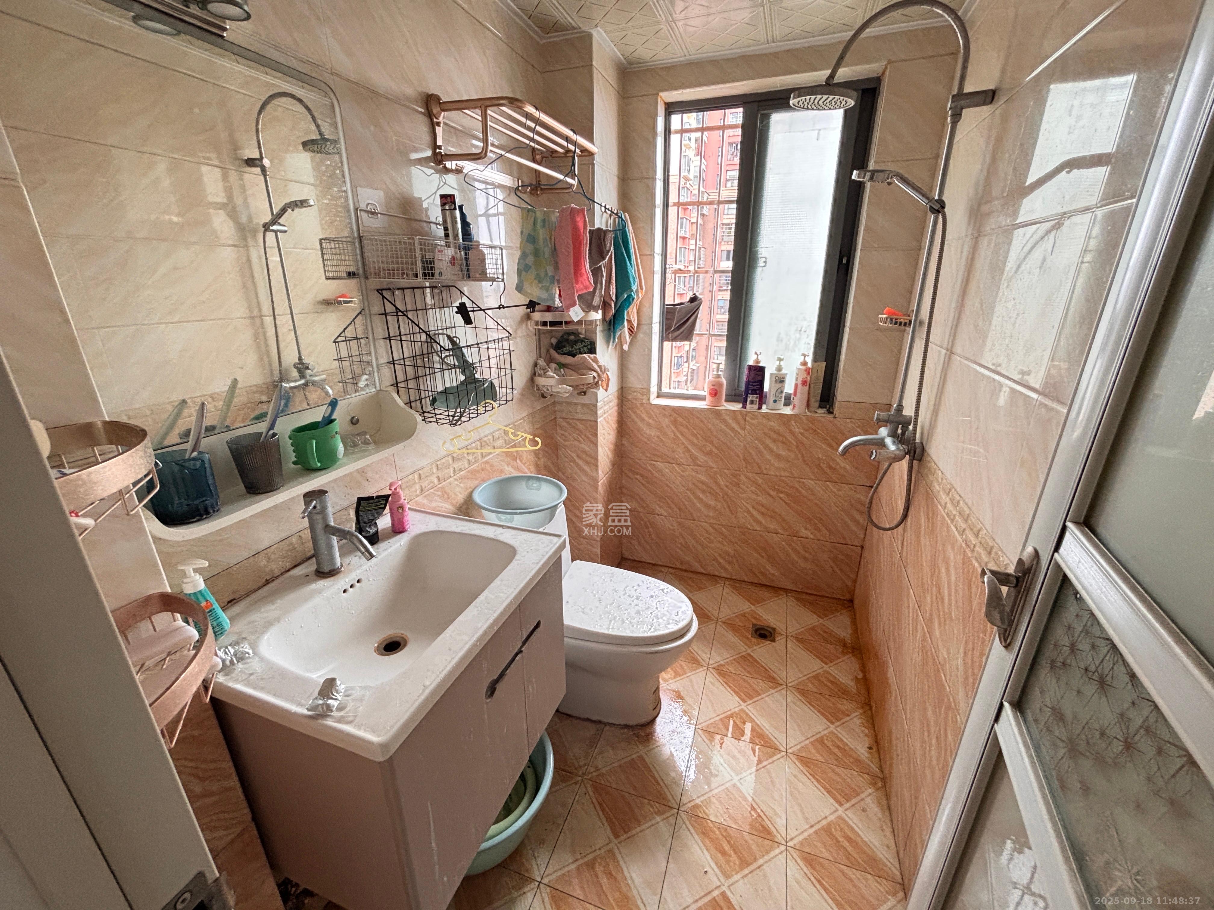 上海城小区  1室2厅2卫    2300.0元/月 上海城小区  1室2厅2卫    2300.0元/月室内图