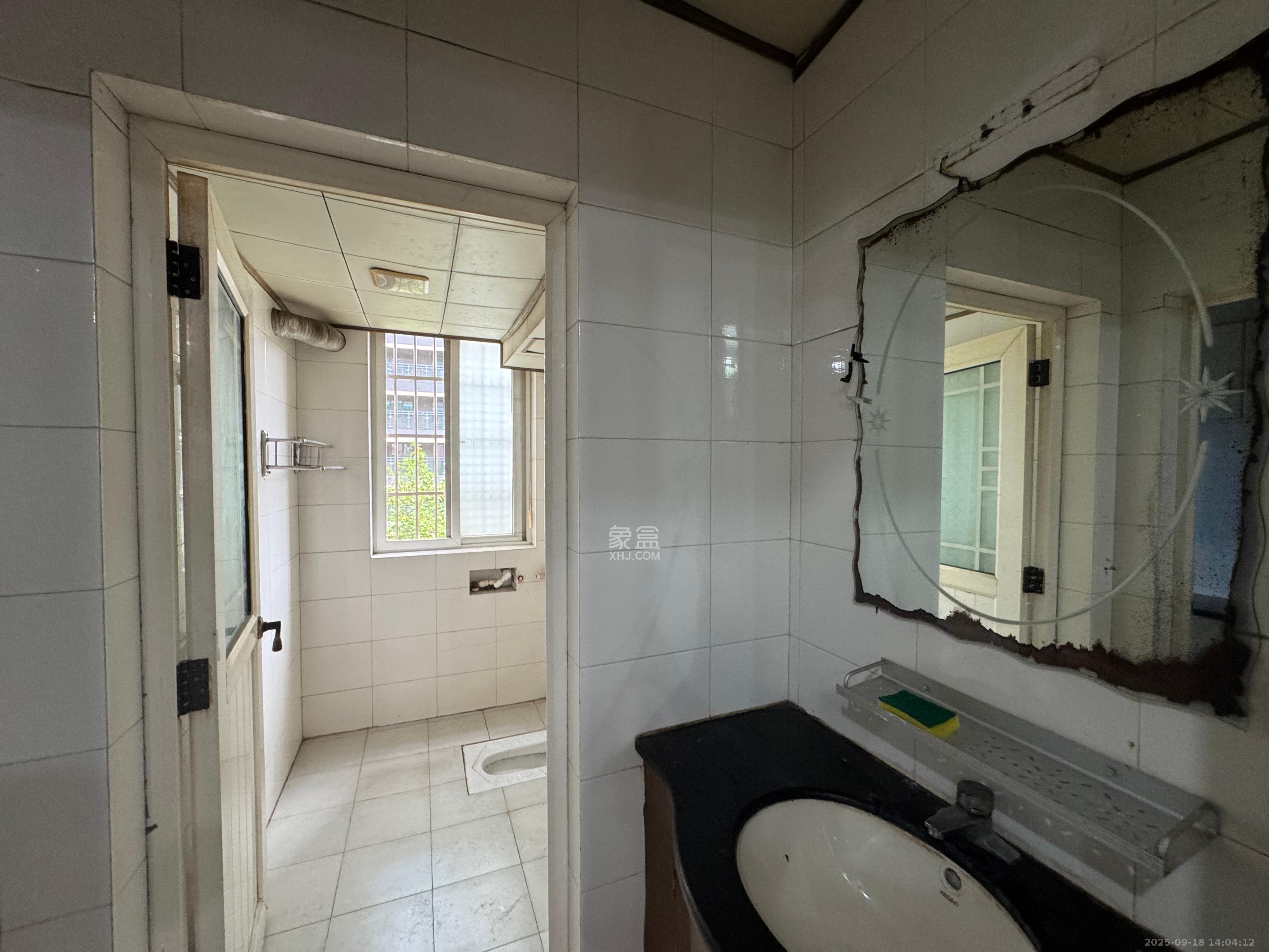 森宇佳园 3室2厅2卫 2100.0元/月 森宇佳园 3室2厅2卫 2100.0元/月室内图