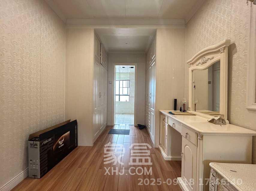 荣悦台 3室2厅2卫 4900.0元/月 荣悦台 3室2厅2卫 4900.0元/月室内图