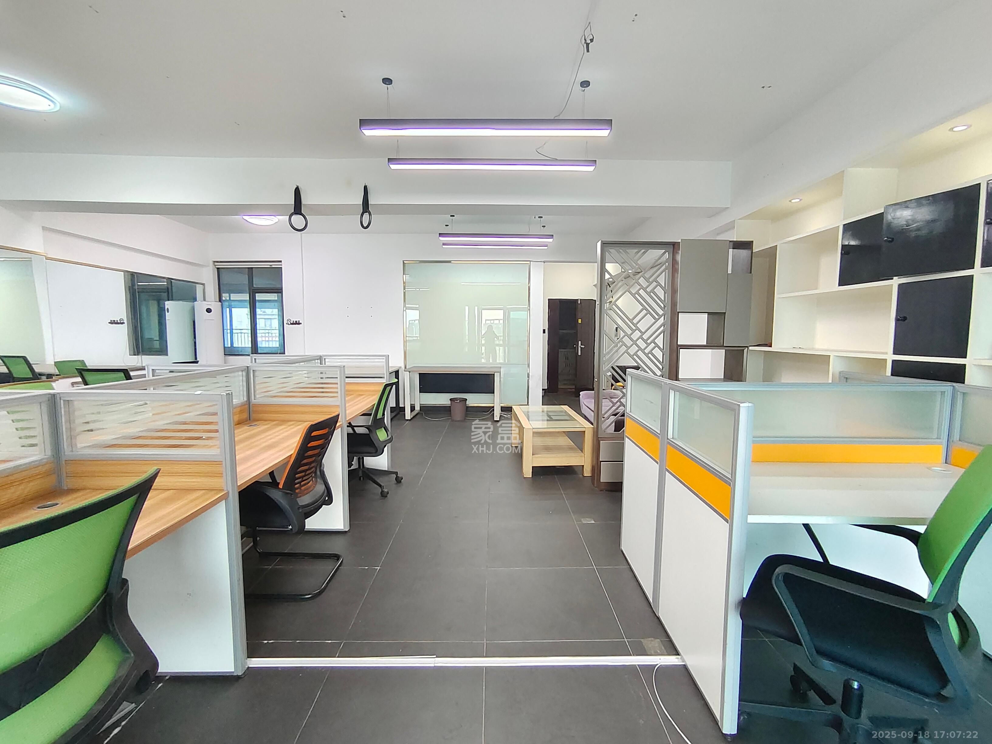 BOBO天下城(CTA财富中心)  2室2厅1卫    2300.0元/月 BOBO天下城(CTA财富中心)  2室2厅1卫    2300.0元/月