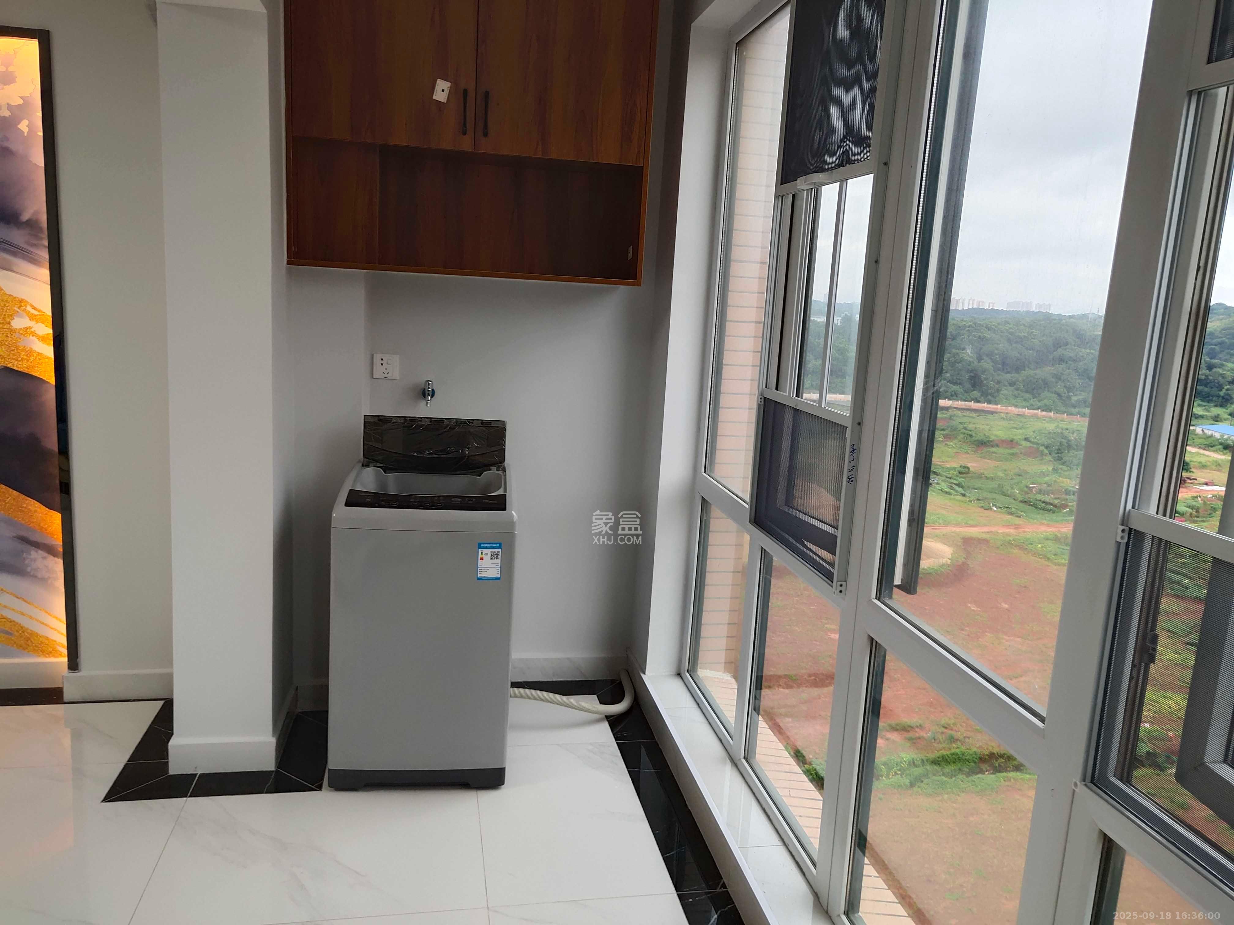 丽发新城 3室2厅2卫 2200.0元/月 丽发新城 3室2厅2卫 2200.0元/月室内图