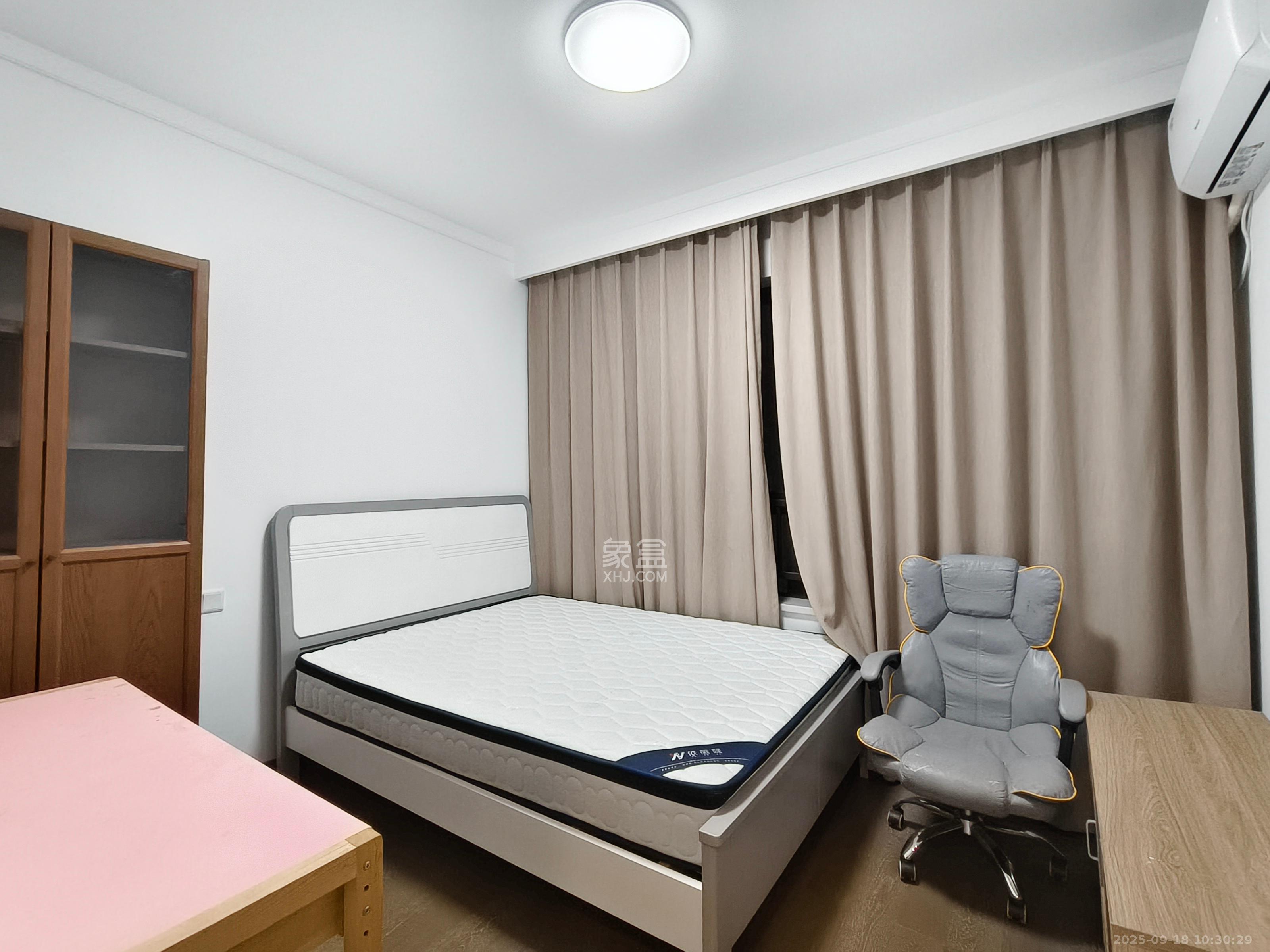 龙湖铂金中心(龙湖春江郦城)  3室2厅2卫    4500.0元/月 龙湖铂金中心(龙湖春江郦城)  3室2厅2卫    4500.0元/月室内图