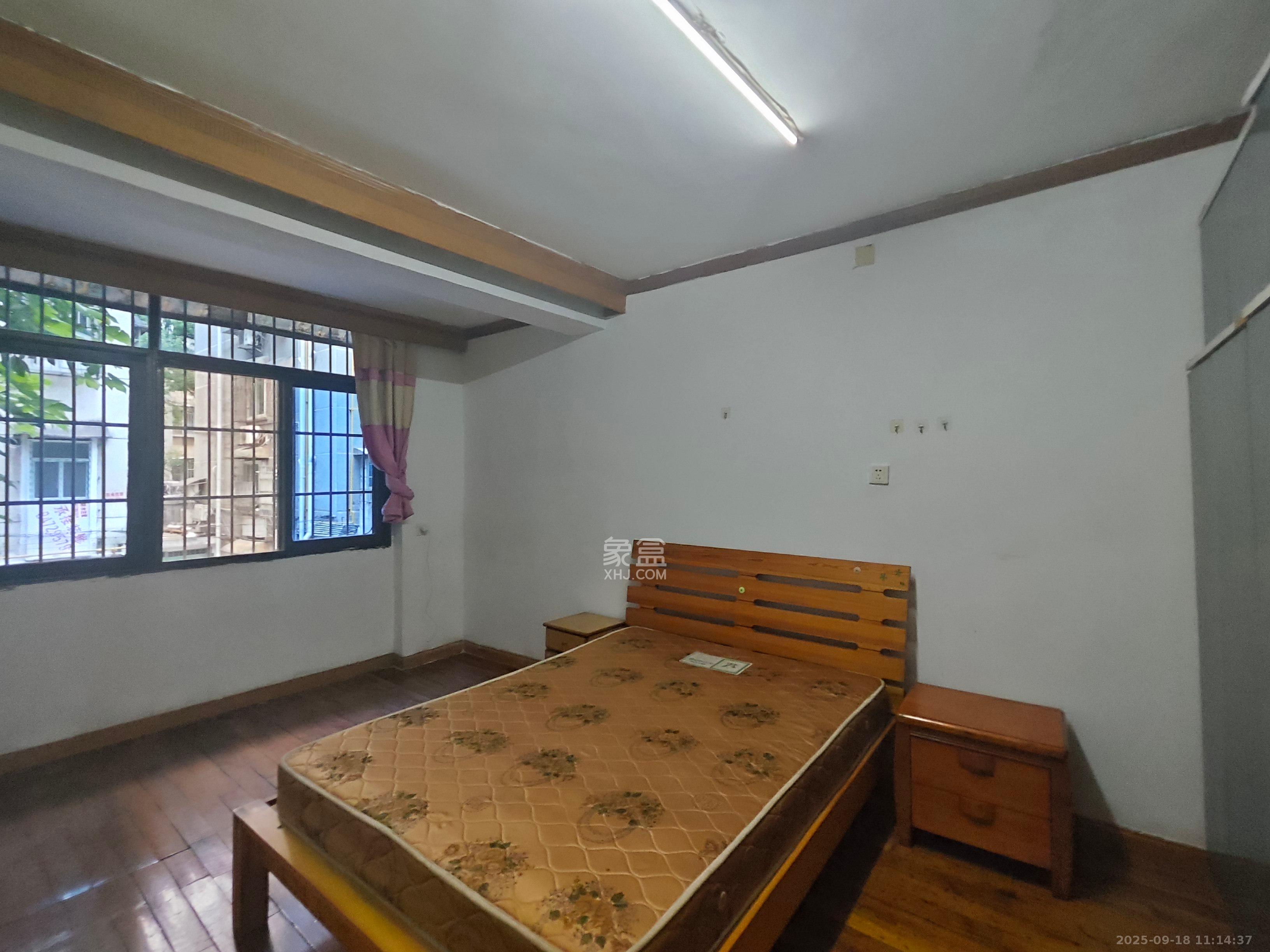 崇文里、崇圣里散盘  4室2厅1卫    2400.0元/月室内图