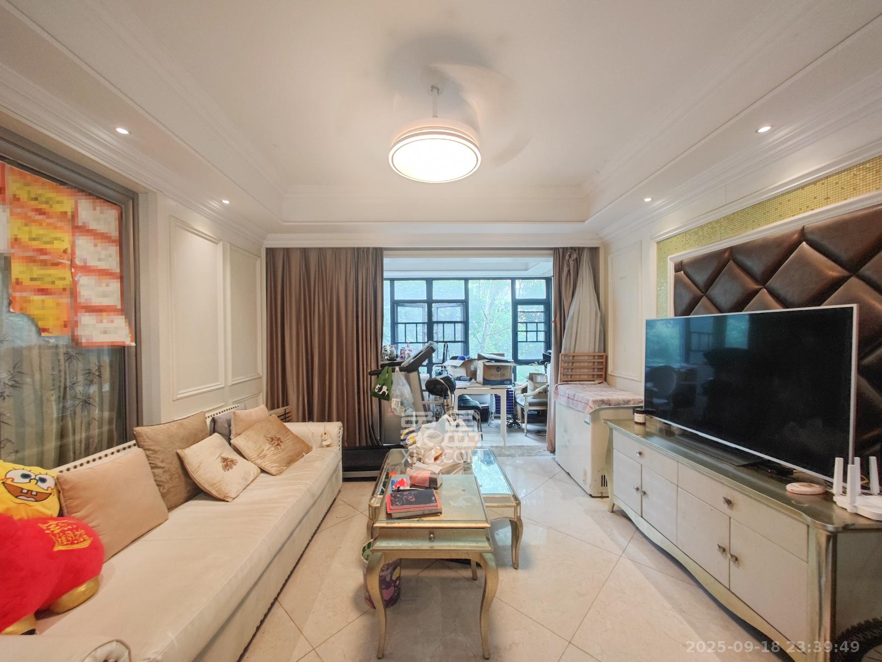 潇湘名城(新里程潇湘名城) 4室2厅2卫 142.0万 潇湘名城(新里程潇湘名城) 4室2厅2卫 142.0万客厅