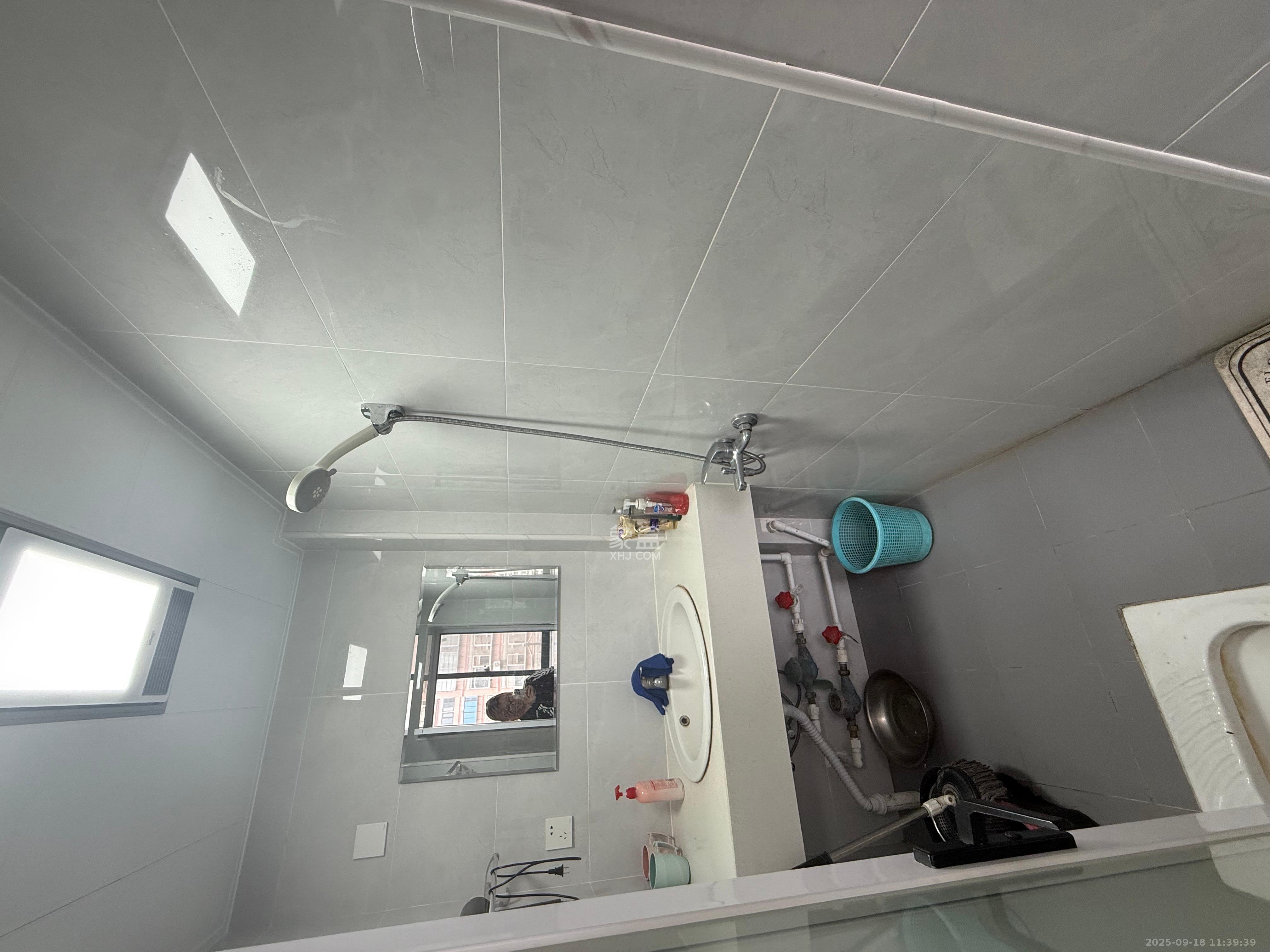 金鹰小区  3室2厅2卫    2400.0元/月室内图