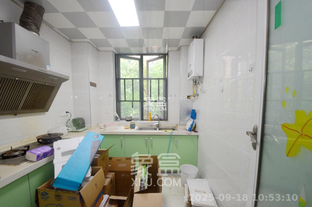 新城新世界一二三期 2室2厅1卫 2100.0元/月 新城新世界一二三期 2室2厅1卫 2100.0元/月室内图