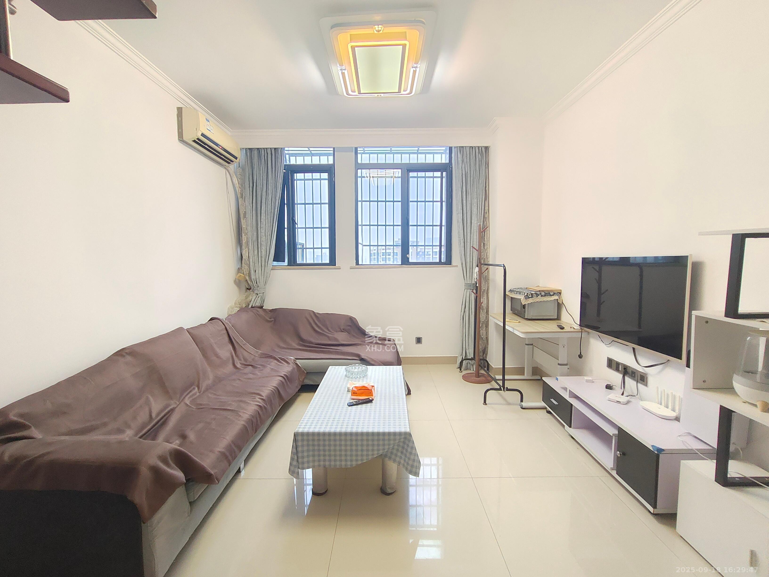 融圣国际  2室1厅1卫    2200.0元/月 融圣国际  2室1厅1卫    2200.0元/月