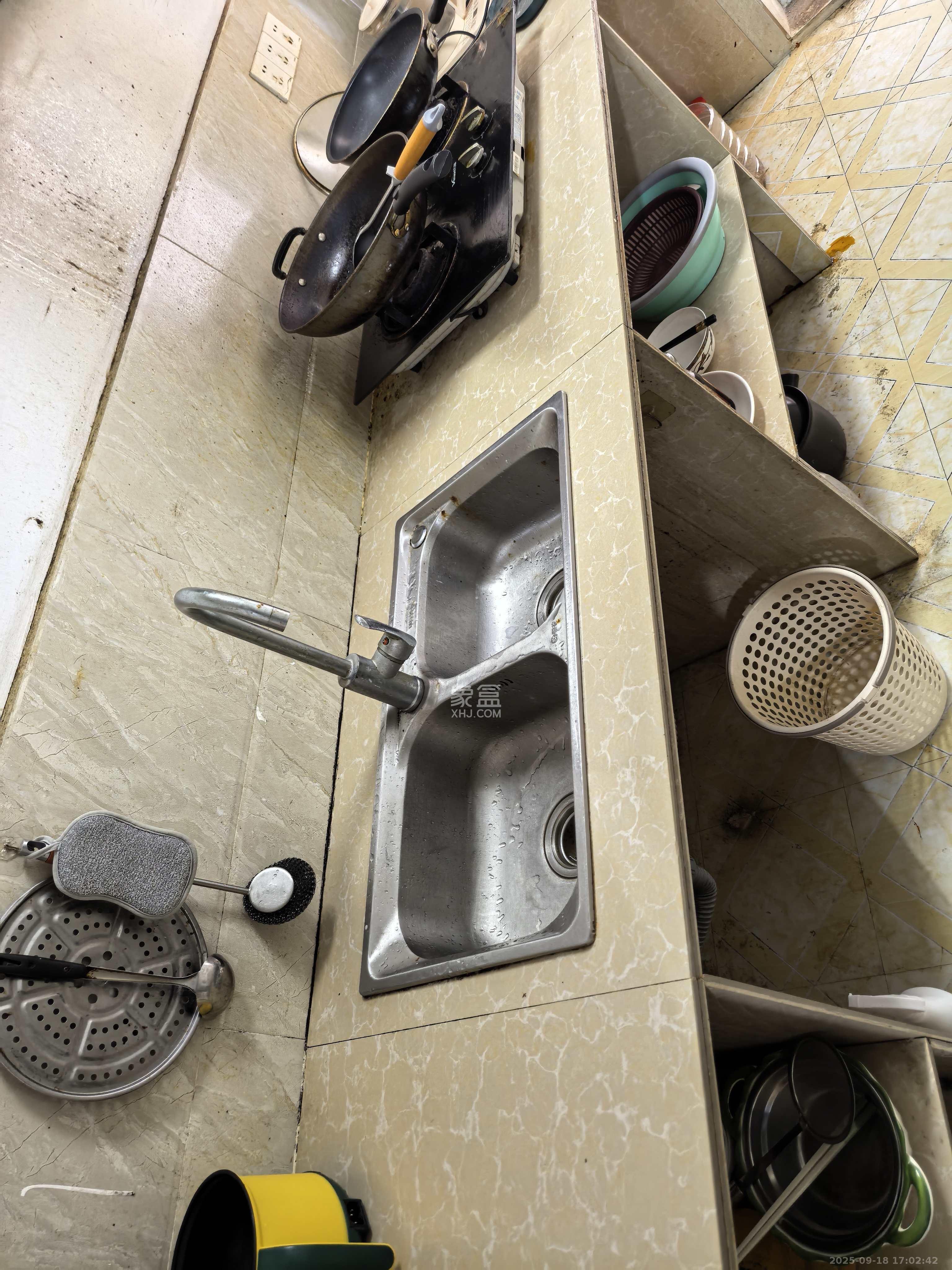 当代滨江MOMA  1室2厅1卫    800.0元/月室内图