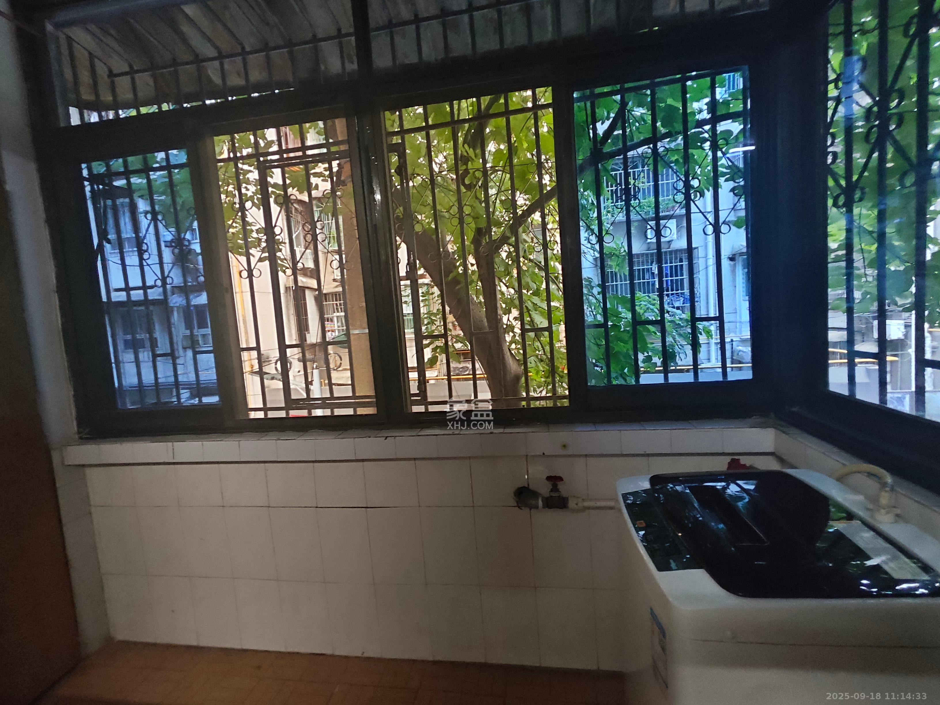 崇文里、崇圣里散盘  4室2厅1卫    2400.0元/月室内图