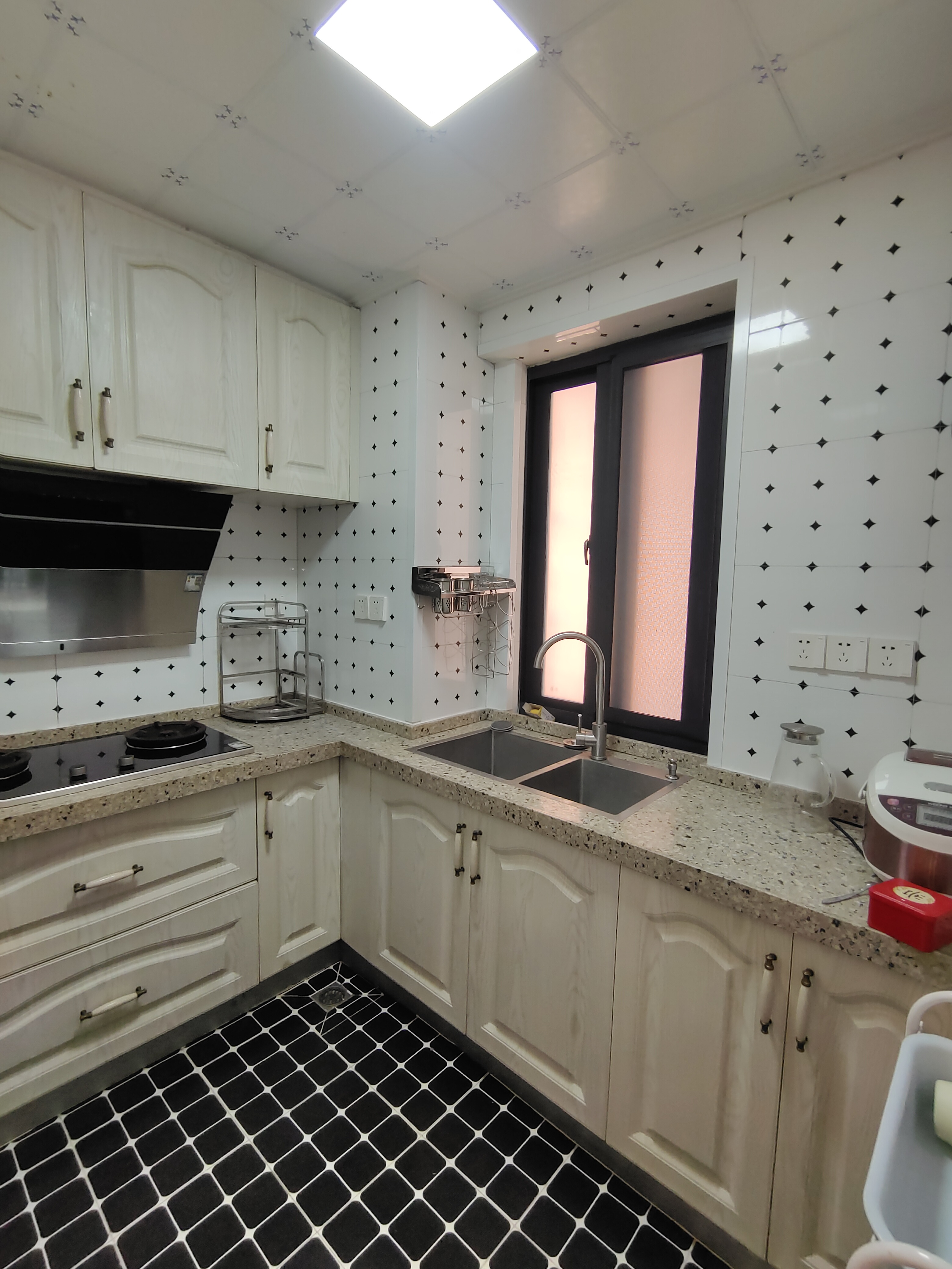 星华佳园 3室2厅1卫 4200.0元/月 星华佳园 3室2厅1卫 4200.0元/月室内图