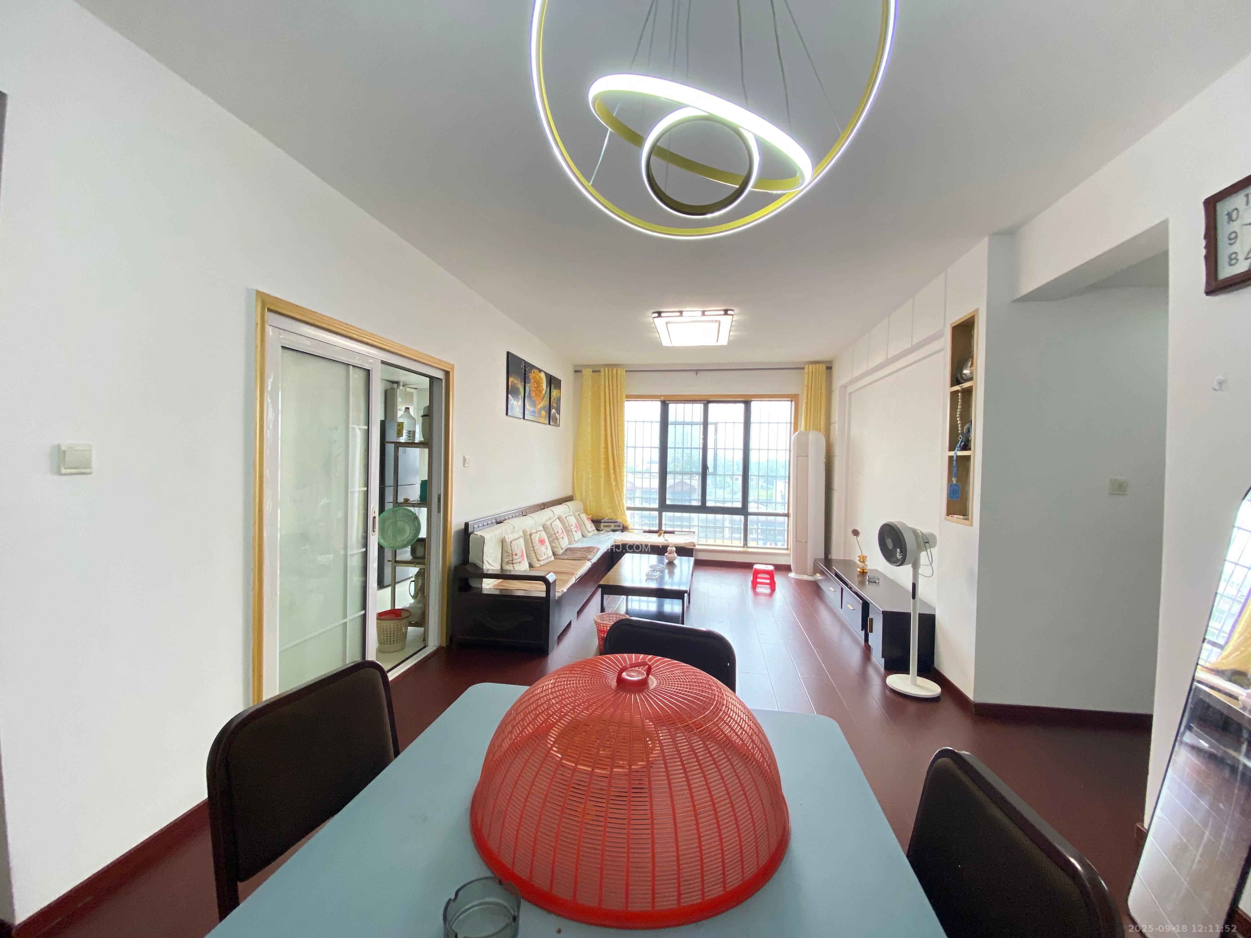 新雅黄金苑 3室2厅2卫 1400.0元/月 新雅黄金苑 3室2厅2卫 1400.0元/月室内图