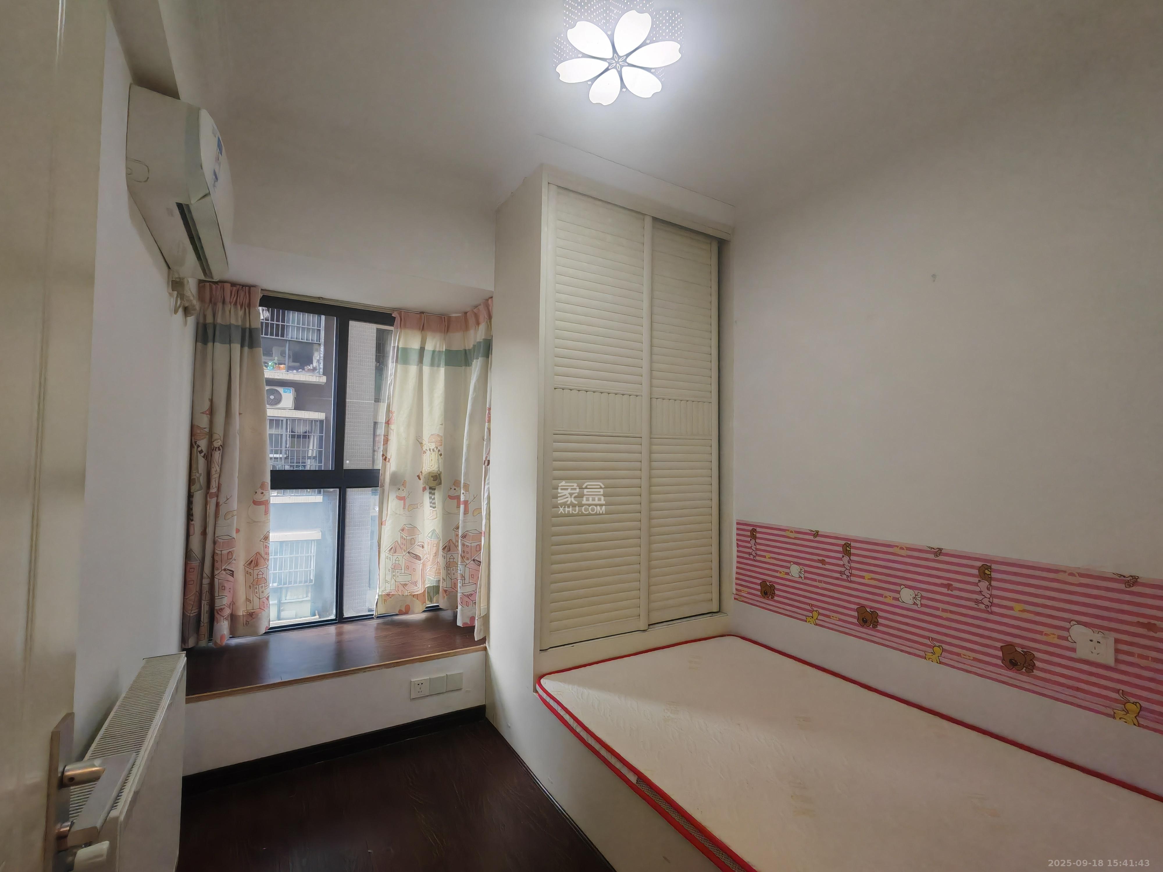 蓝山郡  3室2厅1卫    1800.0元/月 蓝山郡  3室2厅1卫    1800.0元/月室内图