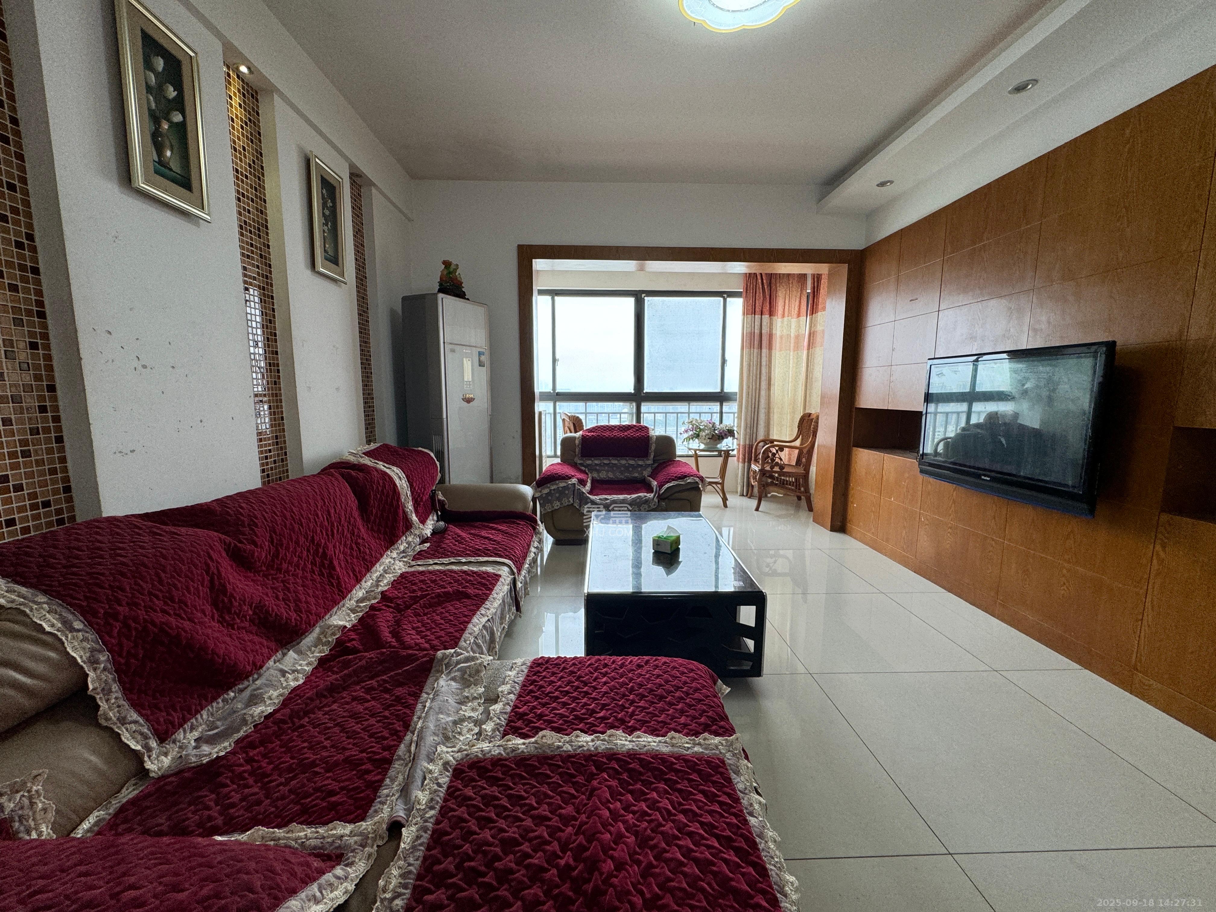 上海城小区 3室2厅1卫 2000.0元/月 上海城小区 3室2厅1卫 2000.0元/月室内图