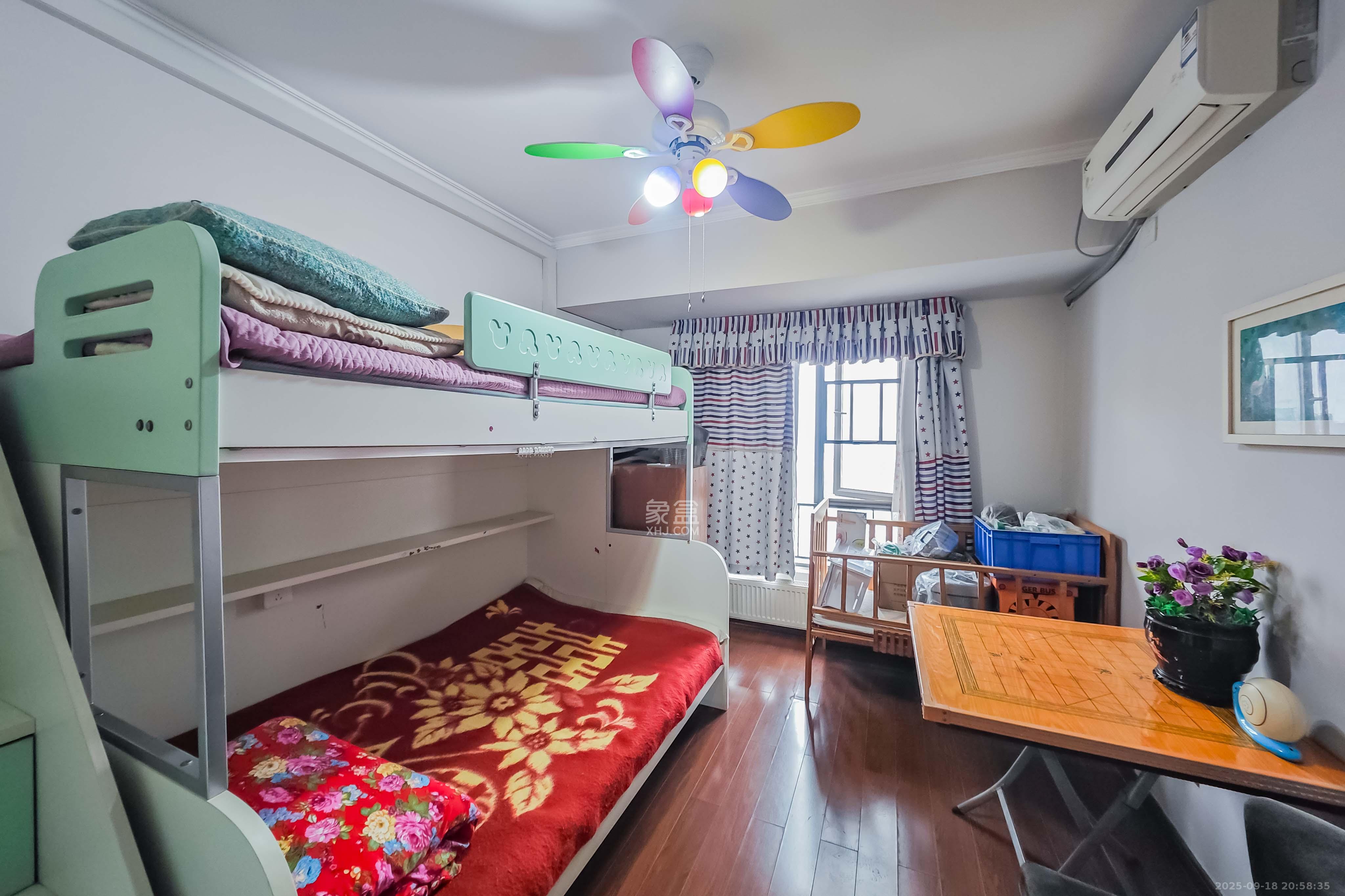 万科金域华府三四期 4室2厅2卫 110.0万 万科金域华府三四期 4室2厅2卫 110.0万卧室