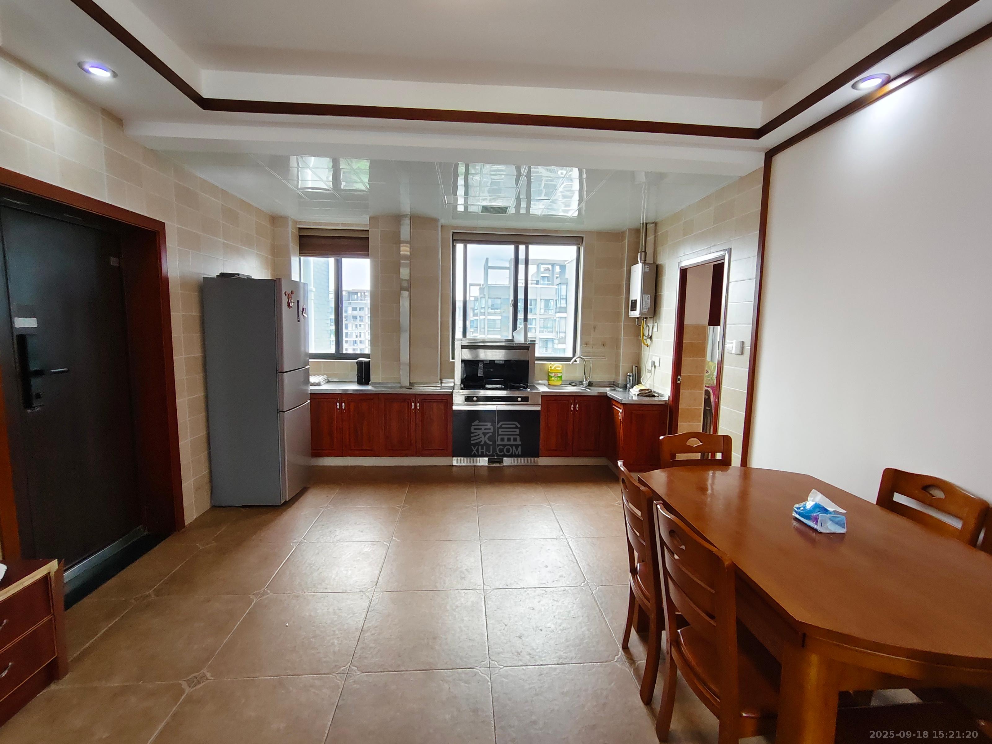 山水文园 3室2厅2卫 2200.0元/月 山水文园 3室2厅2卫 2200.0元/月室内图