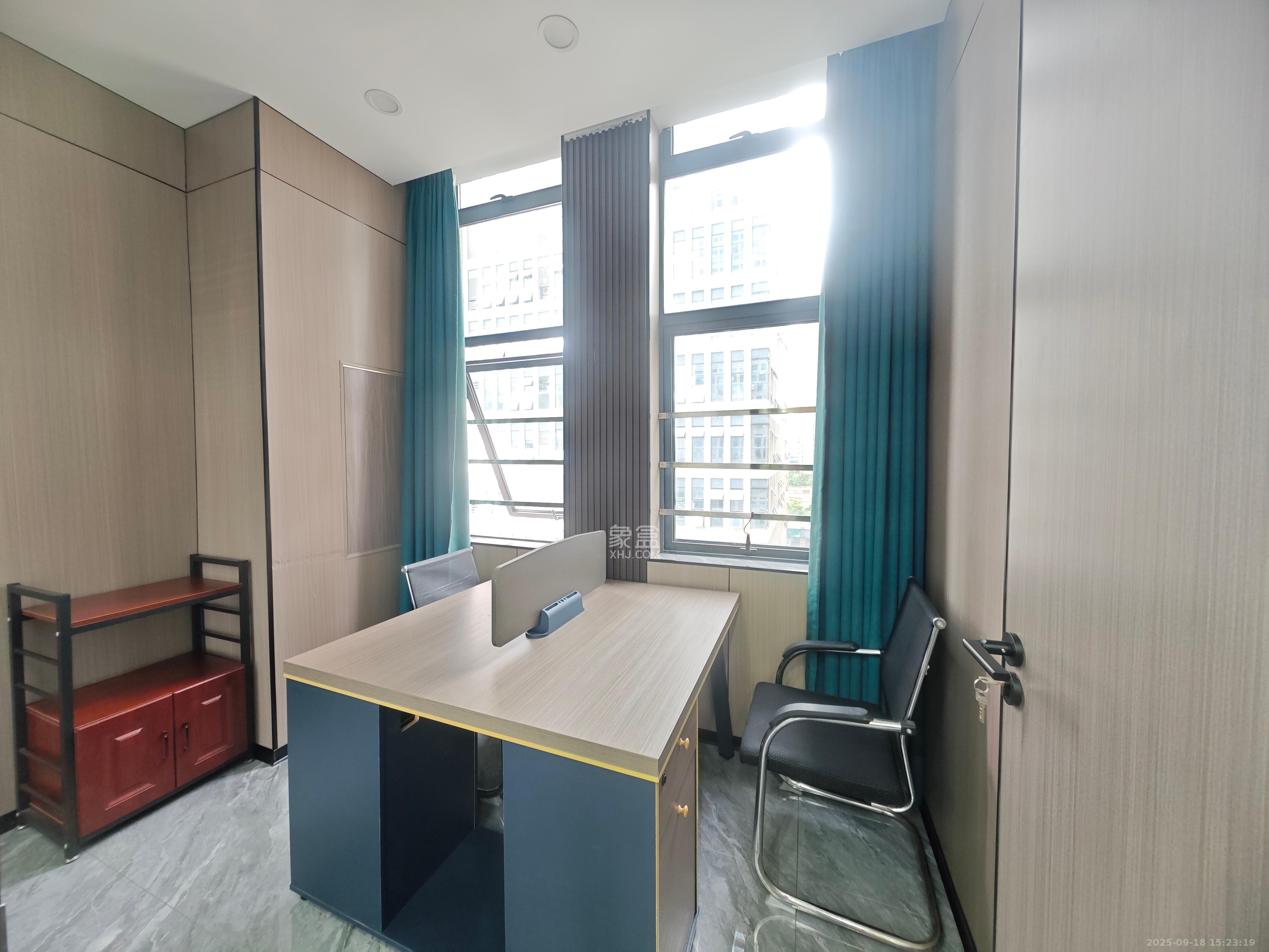 华润置地广场二期 3室1厅0卫 5500.0元/月 华润置地广场二期 3室1厅0卫 5500.0元/月室内图