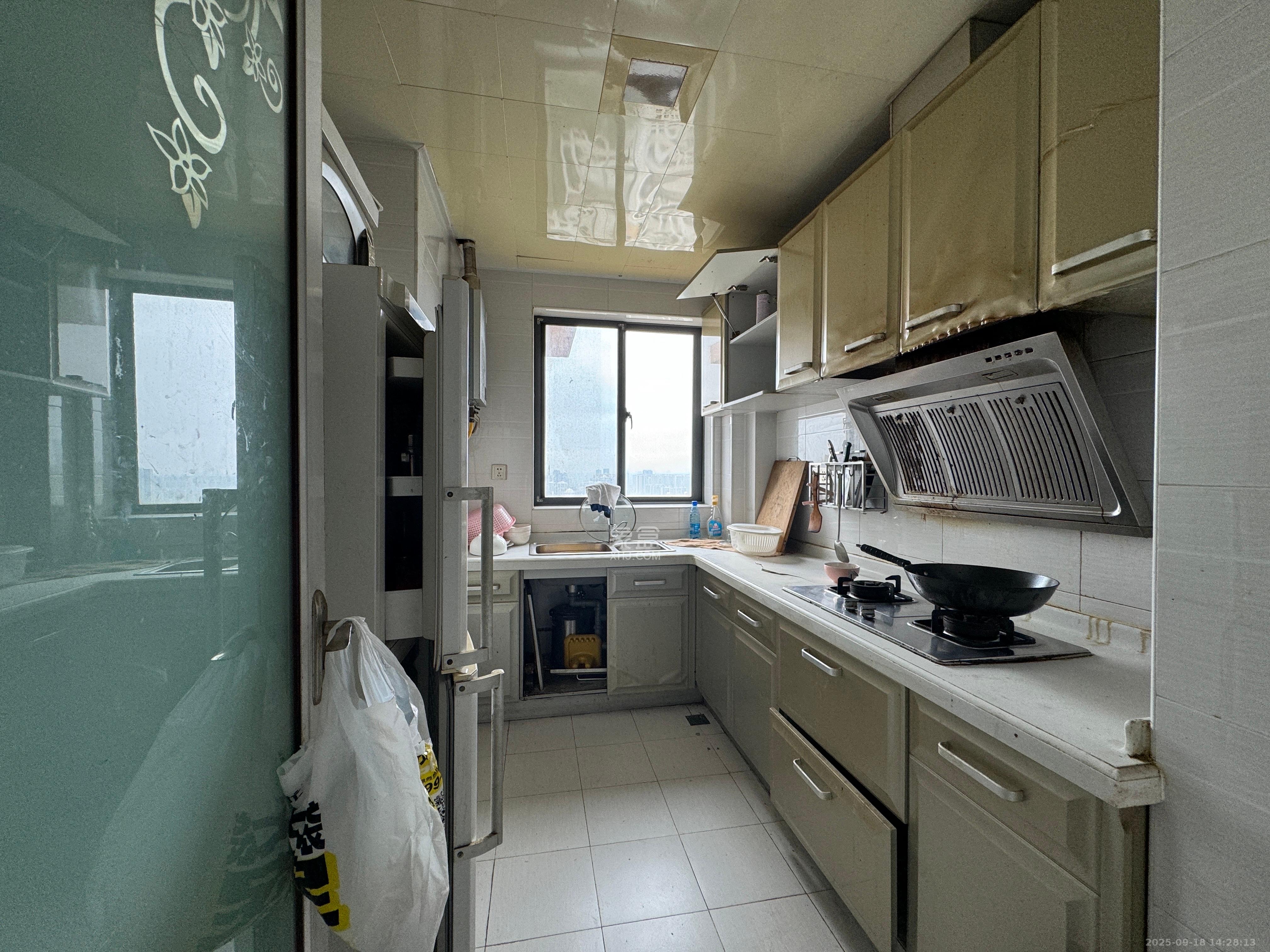 上海城小区  3室2厅1卫    2000.0元/月室内图