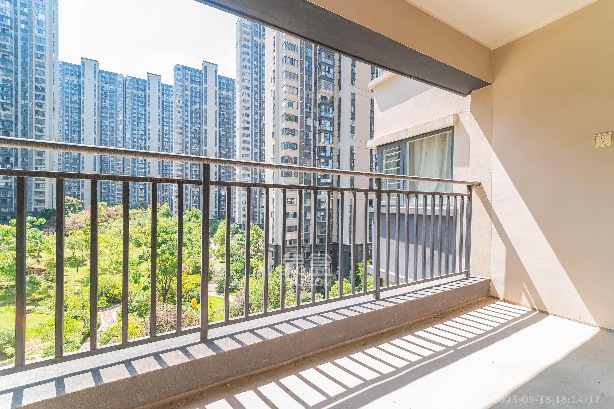 中建悦和城  4室2厅2卫    121.8万其他