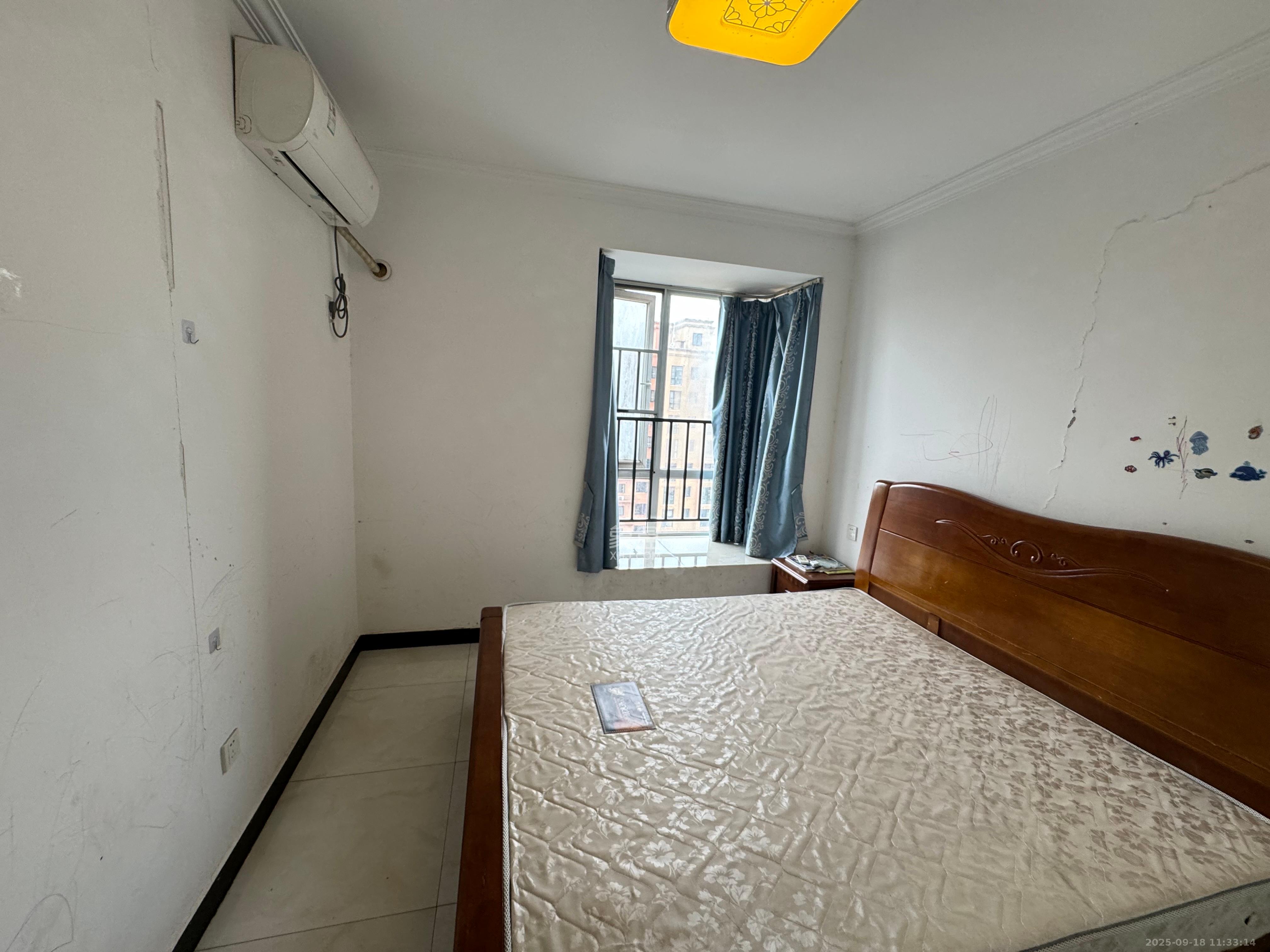 丽发新城 2室2厅1卫 1600.0元/月 丽发新城 2室2厅1卫 1600.0元/月室内图