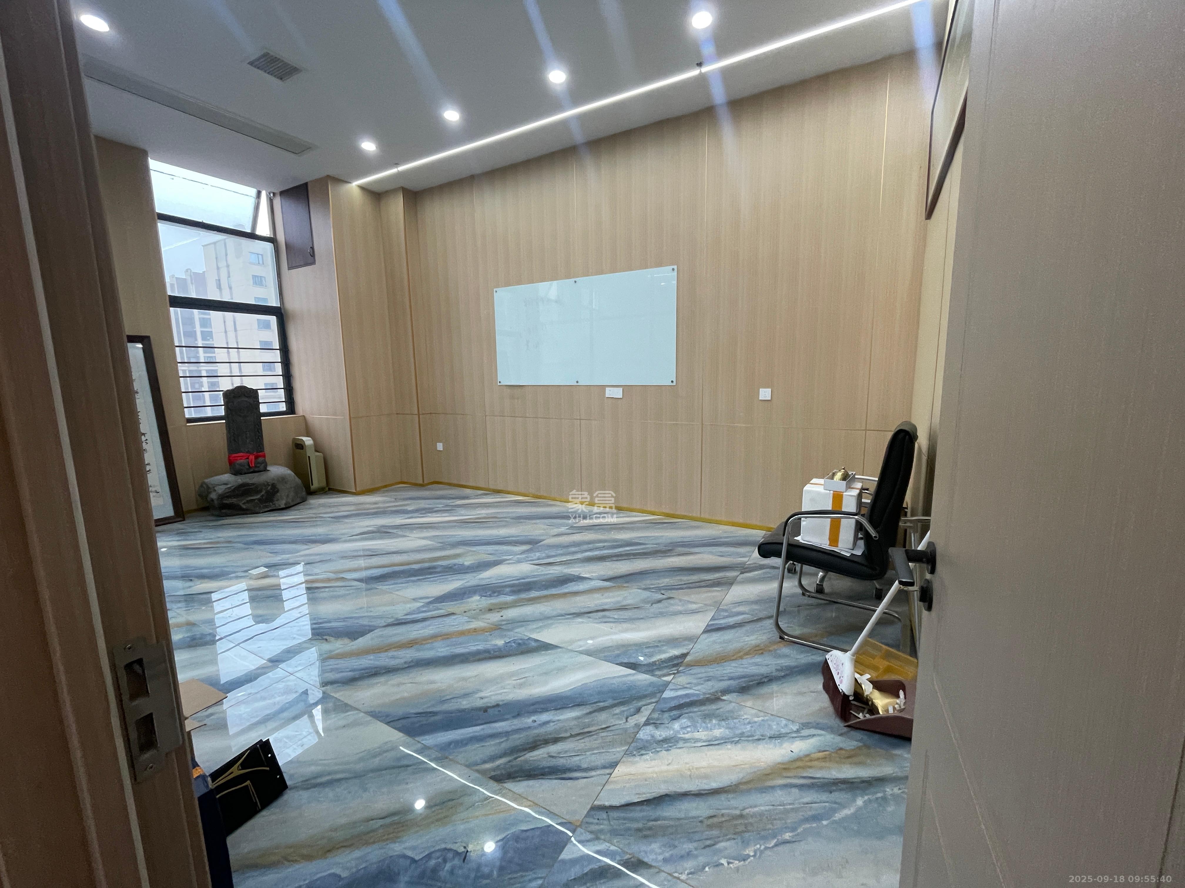 华润置地广场二期 3室1厅1卫 6000.0元/月 华润置地广场二期 3室1厅1卫 6000.0元/月室内图