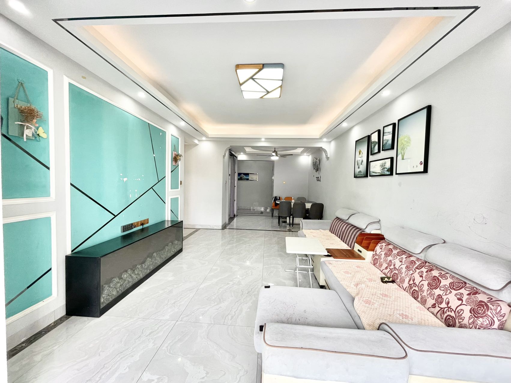 蓝海瑞园 3室2厅1卫 2600.0元/月 蓝海瑞园 3室2厅1卫 2600.0元/月室内图