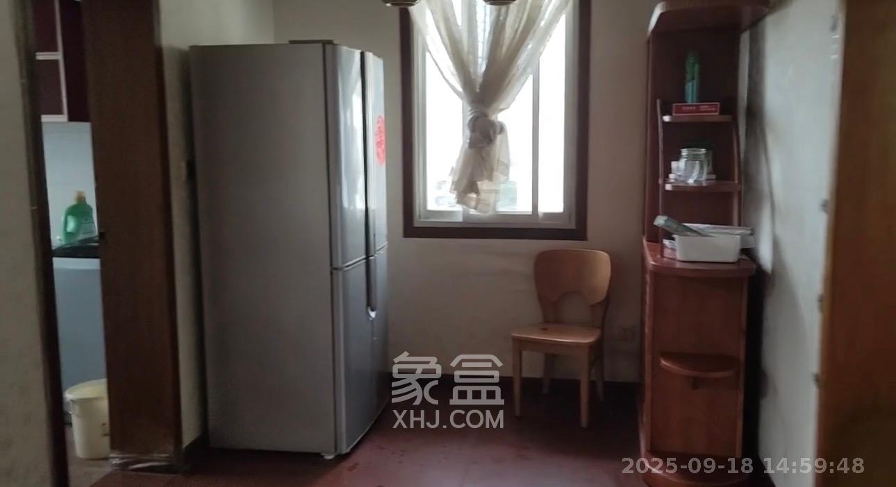 大有商住楼 3室1厅1卫 1300.0元/月 大有商住楼 3室1厅1卫 1300.0元/月室内图