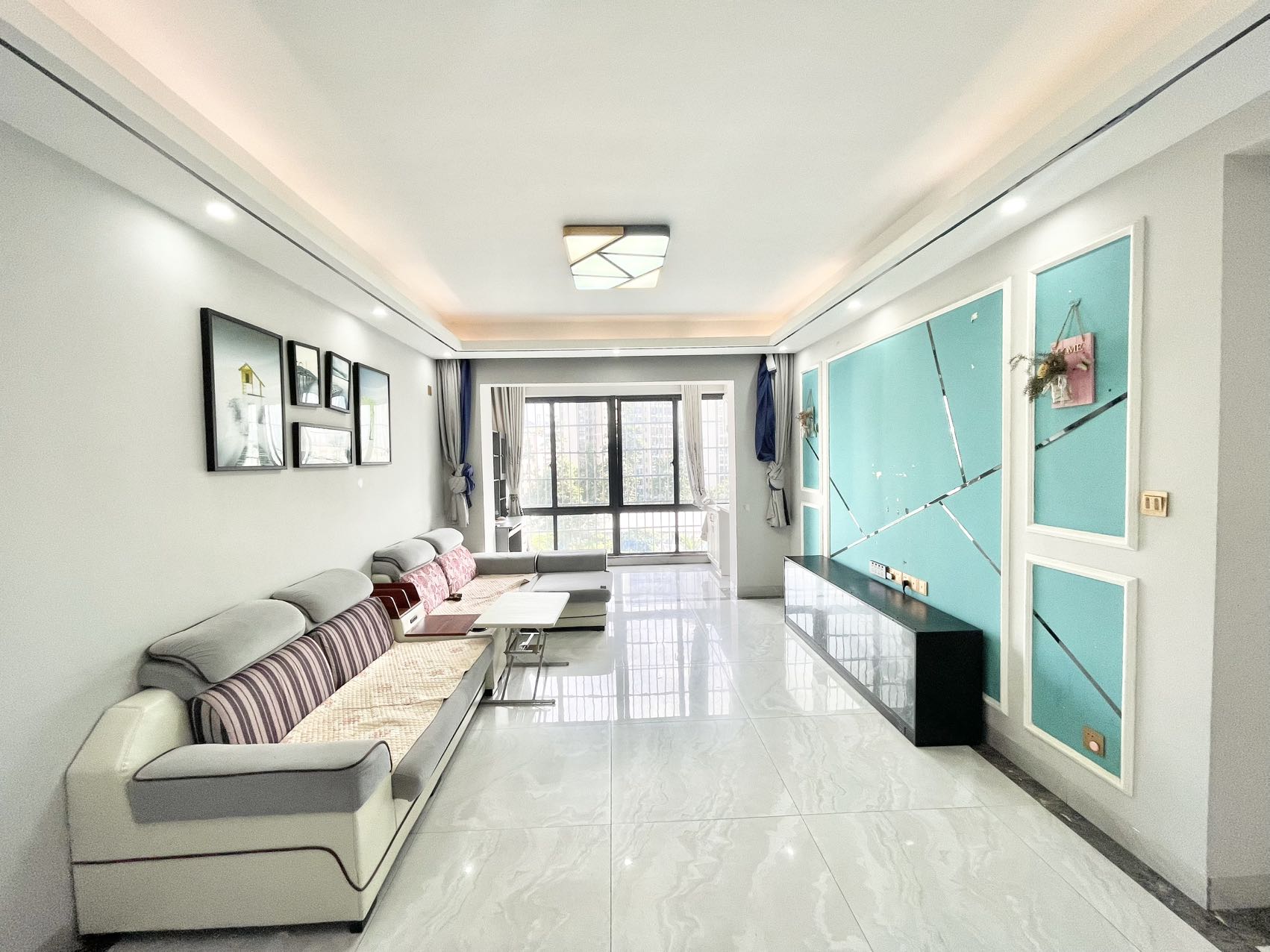 蓝海瑞园 3室2厅1卫 2600.0元/月 蓝海瑞园 3室2厅1卫 2600.0元/月室内图