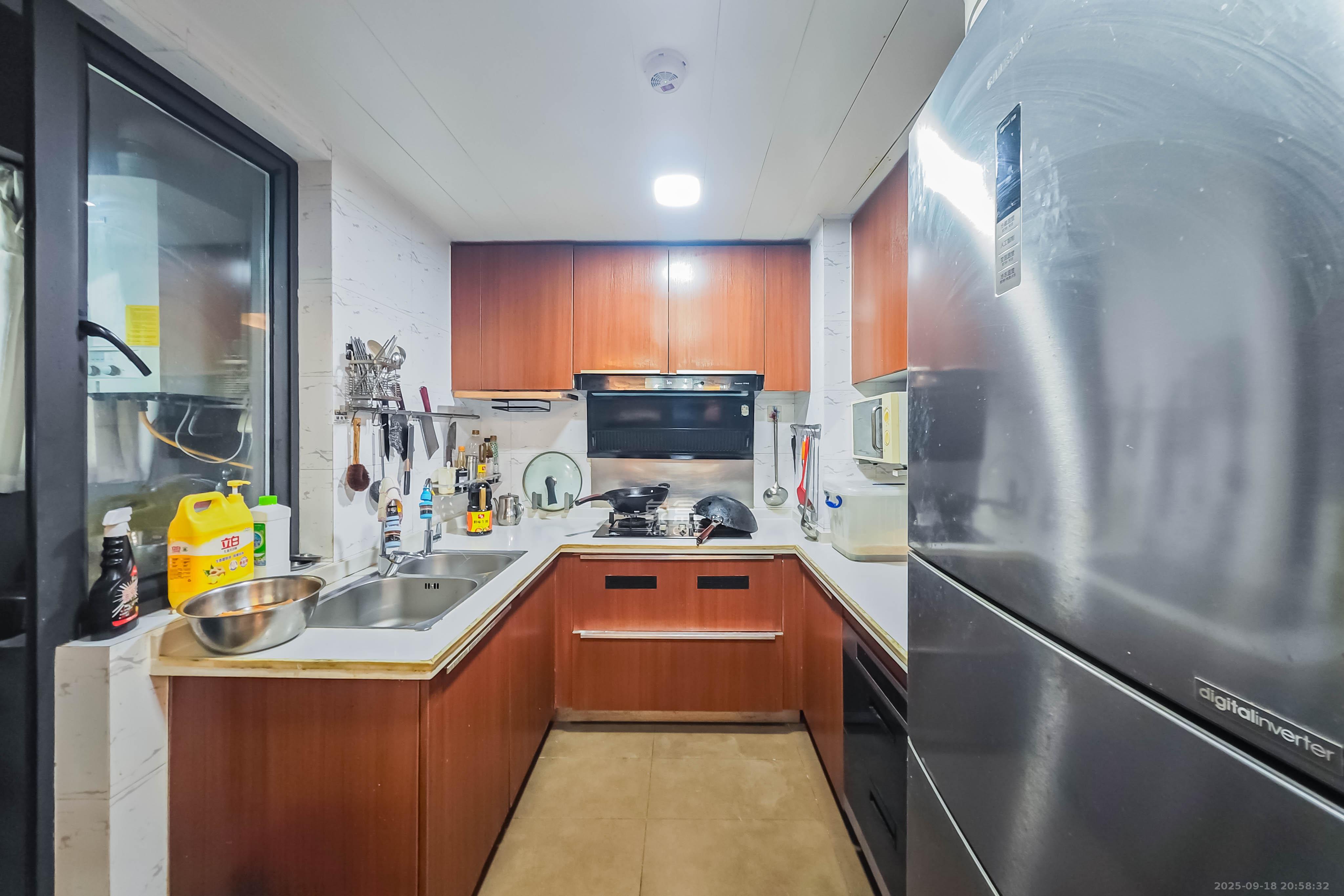 万科金域华府三四期 4室2厅2卫 110.0万 万科金域华府三四期 4室2厅2卫 110.0万厨房