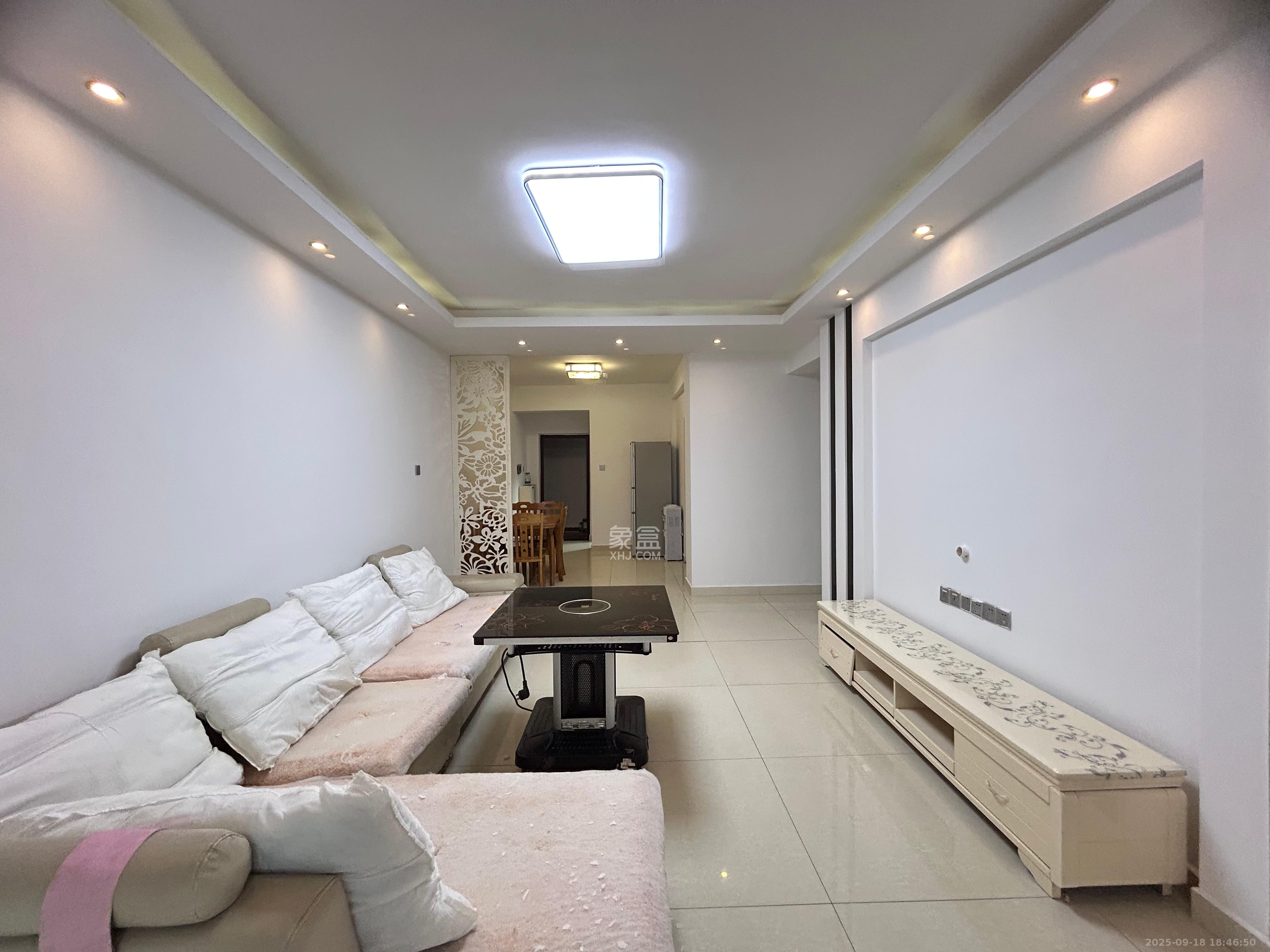 花样年华 4室2厅1卫 1800.0元/月 花样年华 4室2厅1卫 1800.0元/月室内图