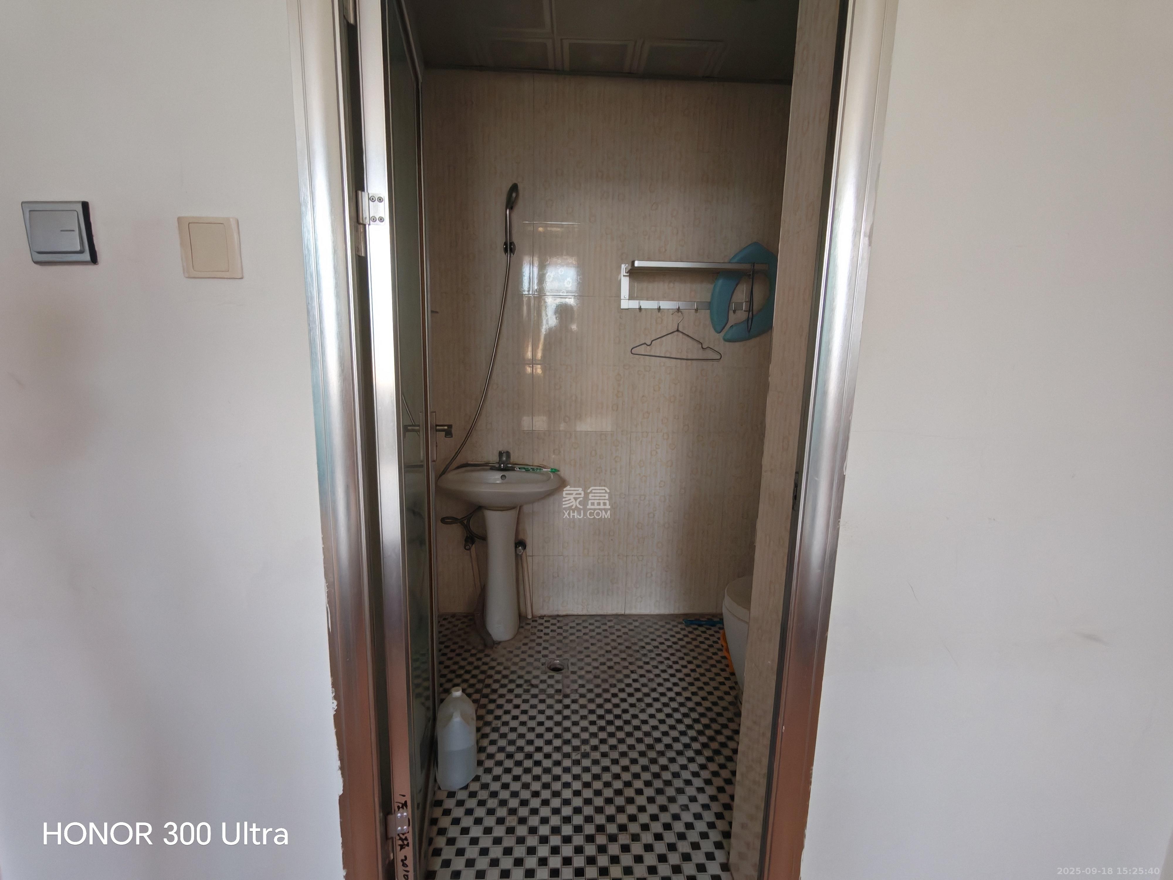 合丰安置小区  3室2厅3卫    1800.0元/月室内图