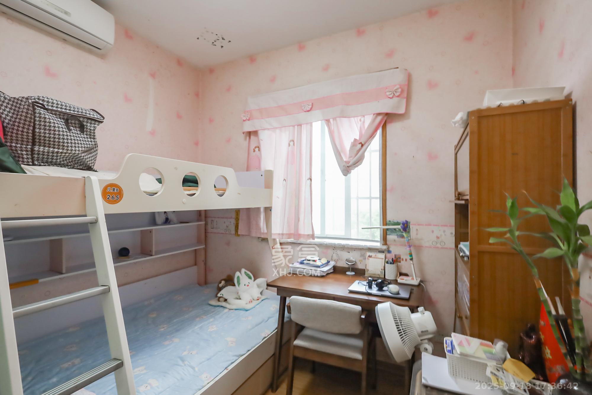 香海西岸  4室2厅2卫    142.0万 香海西岸  4室2厅2卫    142.0万卧室