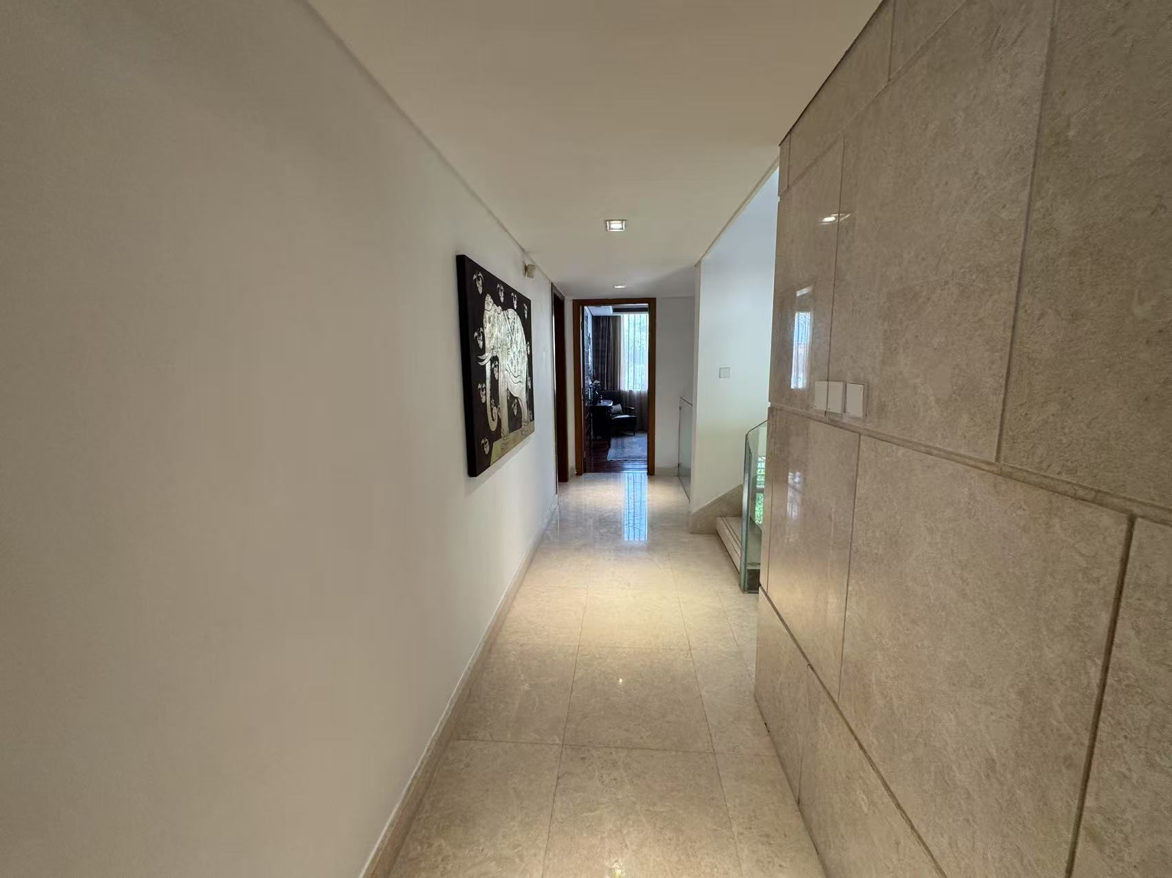 鲁能海蓝椰风 6室2厅1卫 18000.0元/月 鲁能海蓝椰风 6室2厅1卫 18000.0元/月室内图