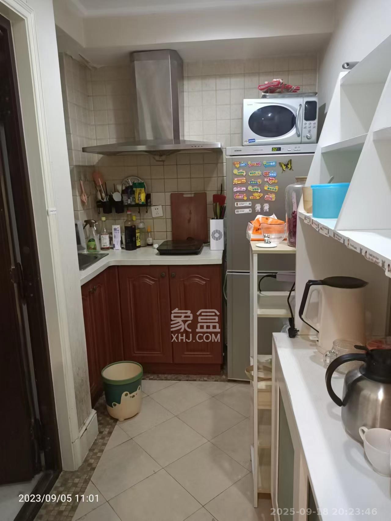 郡原广场  1室1厅1卫    1800.0元/月 郡原广场  1室1厅1卫    1800.0元/月