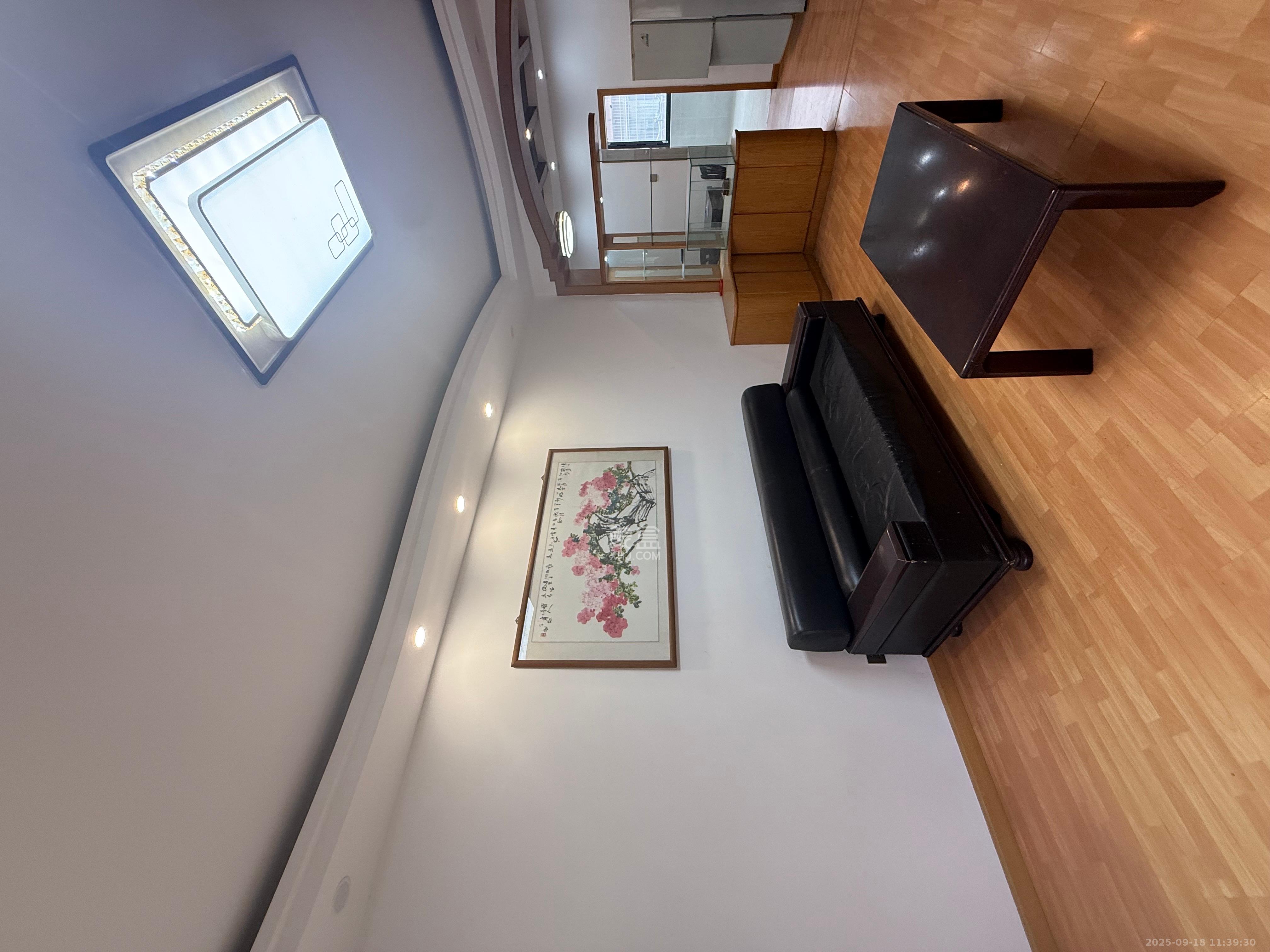 金鹰小区  3室2厅2卫    2400.0元/月室内图