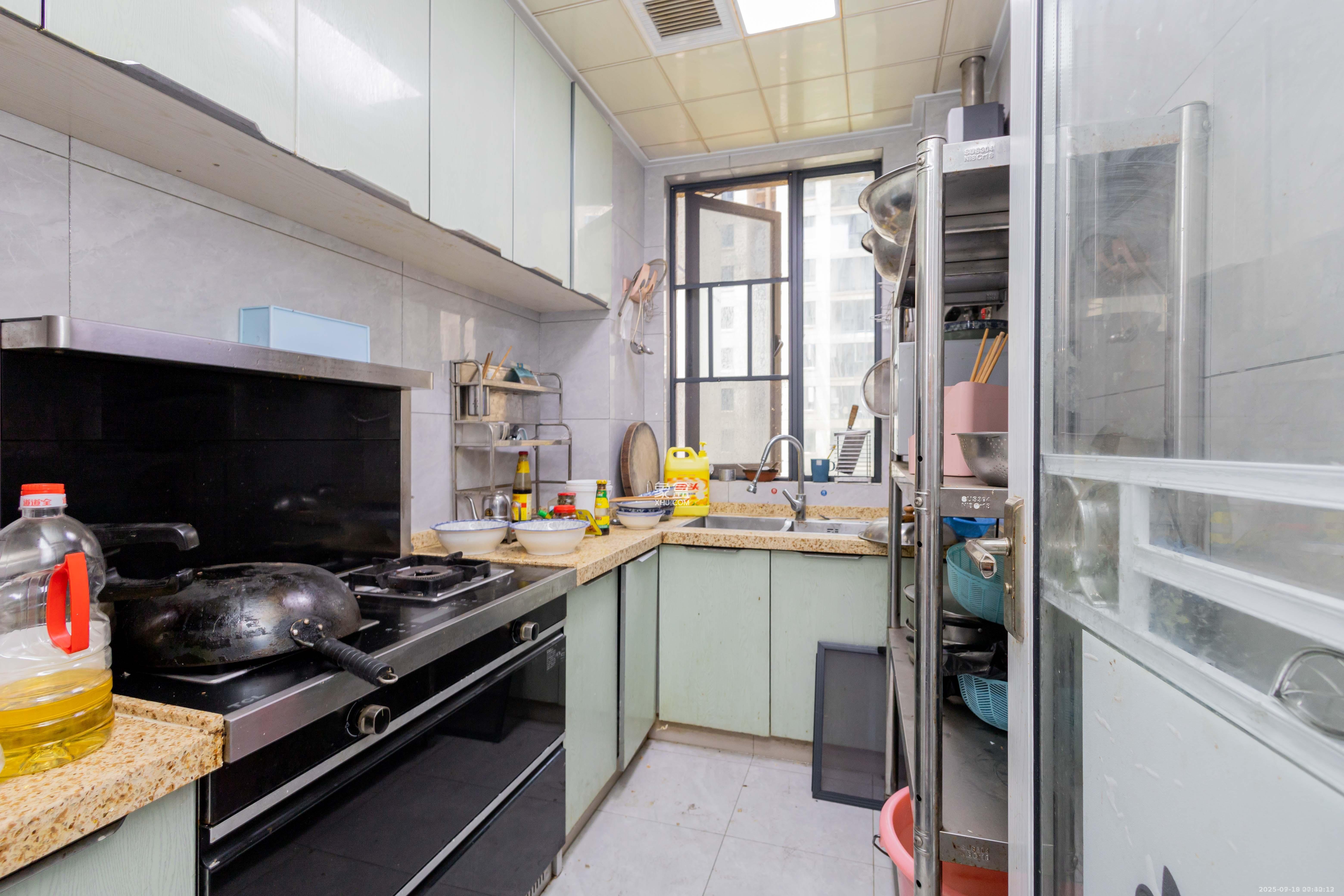 爵世名邸东湖(东湖壹号企业总部基地) 4室1厅2卫 3200.0元/月 爵世名邸东湖(东湖壹号企业总部基地) 4室1厅2卫 3200.0元/月室内图