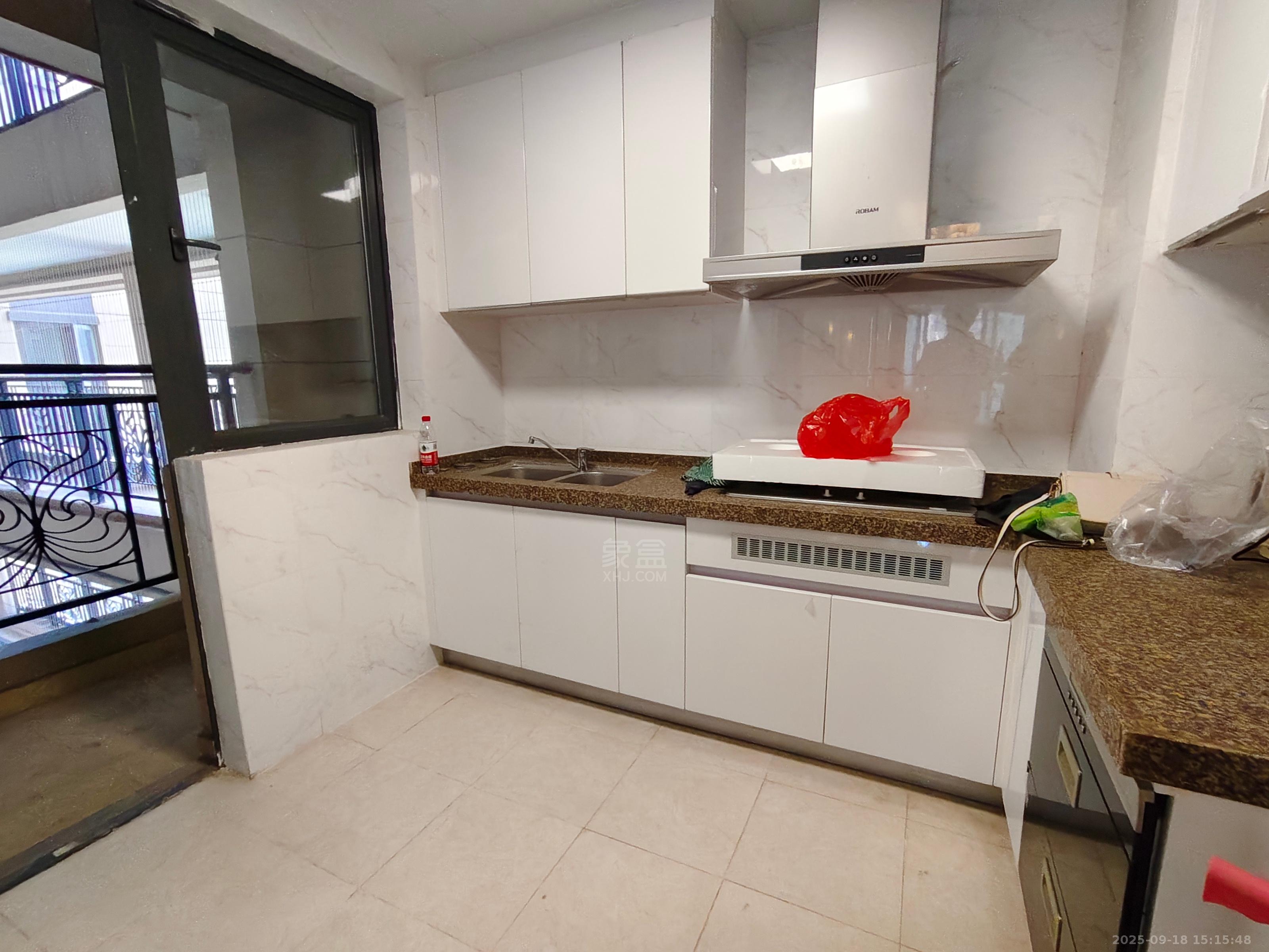 恒大华府  3室2厅2卫    2200.0元/月室内图