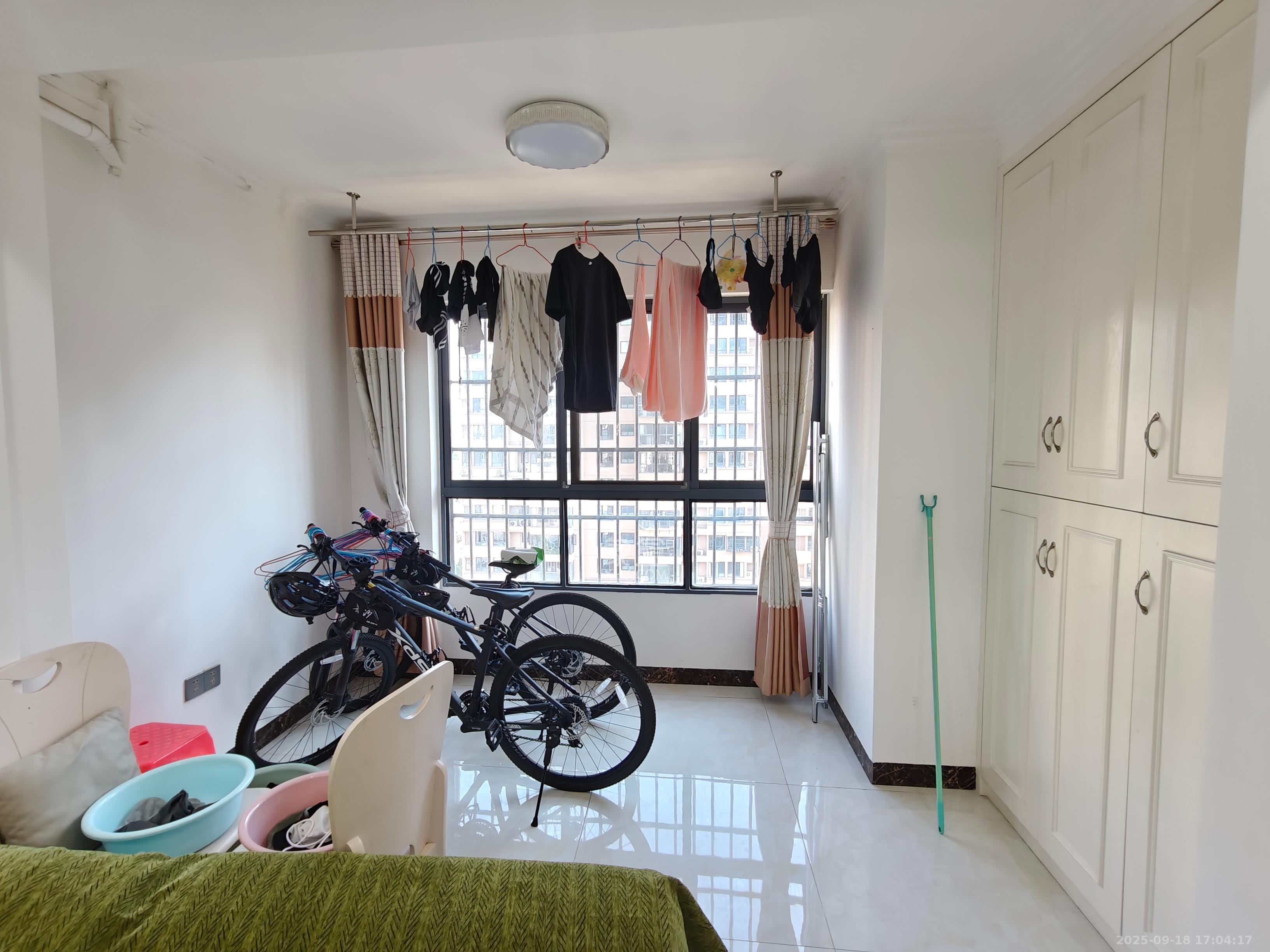 勤诚达新界  3室2厅1卫    2000.0元/月室内图