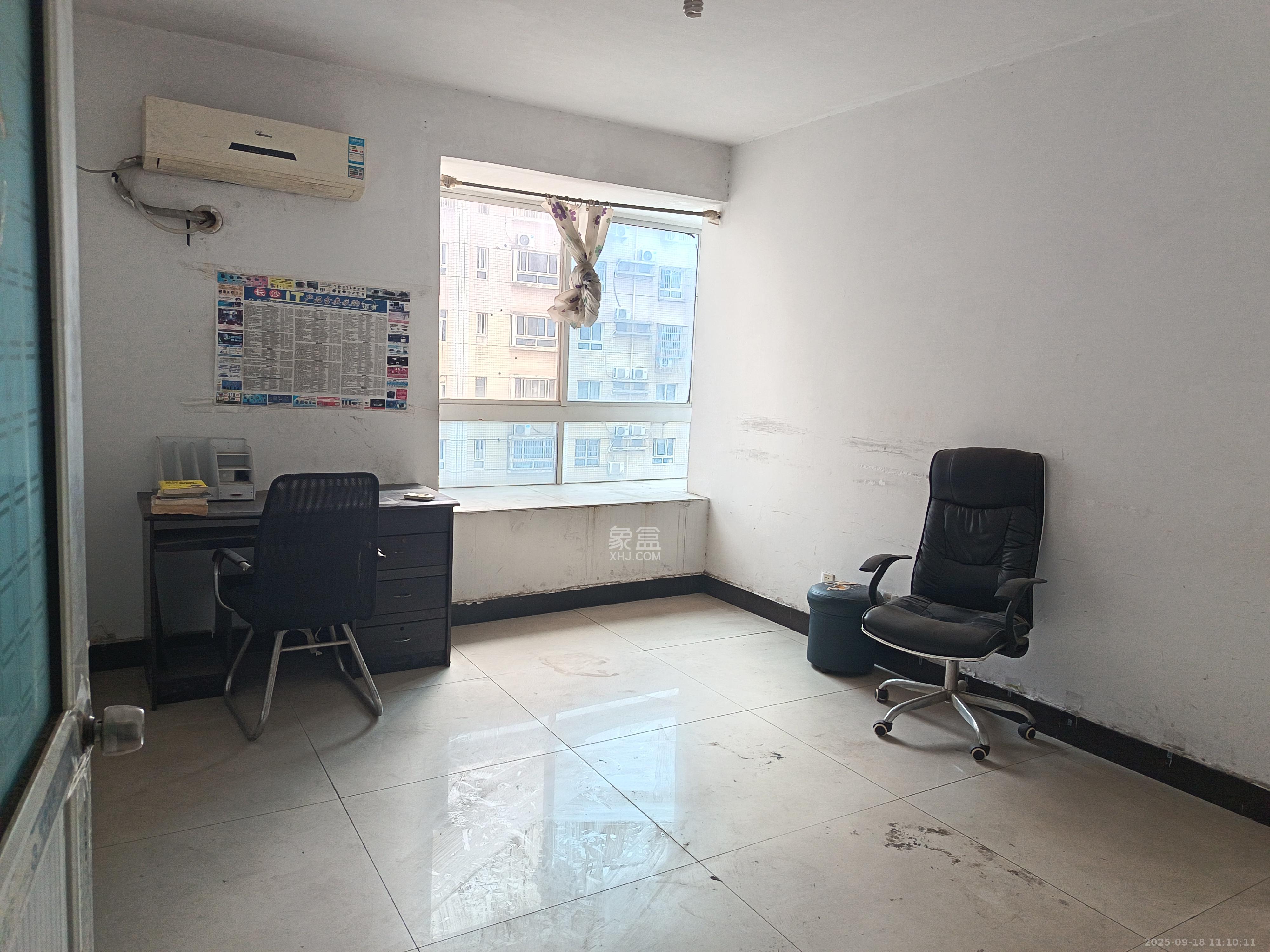 华海3C(天心电子世界) 3室1厅1卫 2000.0元/月 华海3C(天心电子世界) 3室1厅1卫 2000.0元/月室内图